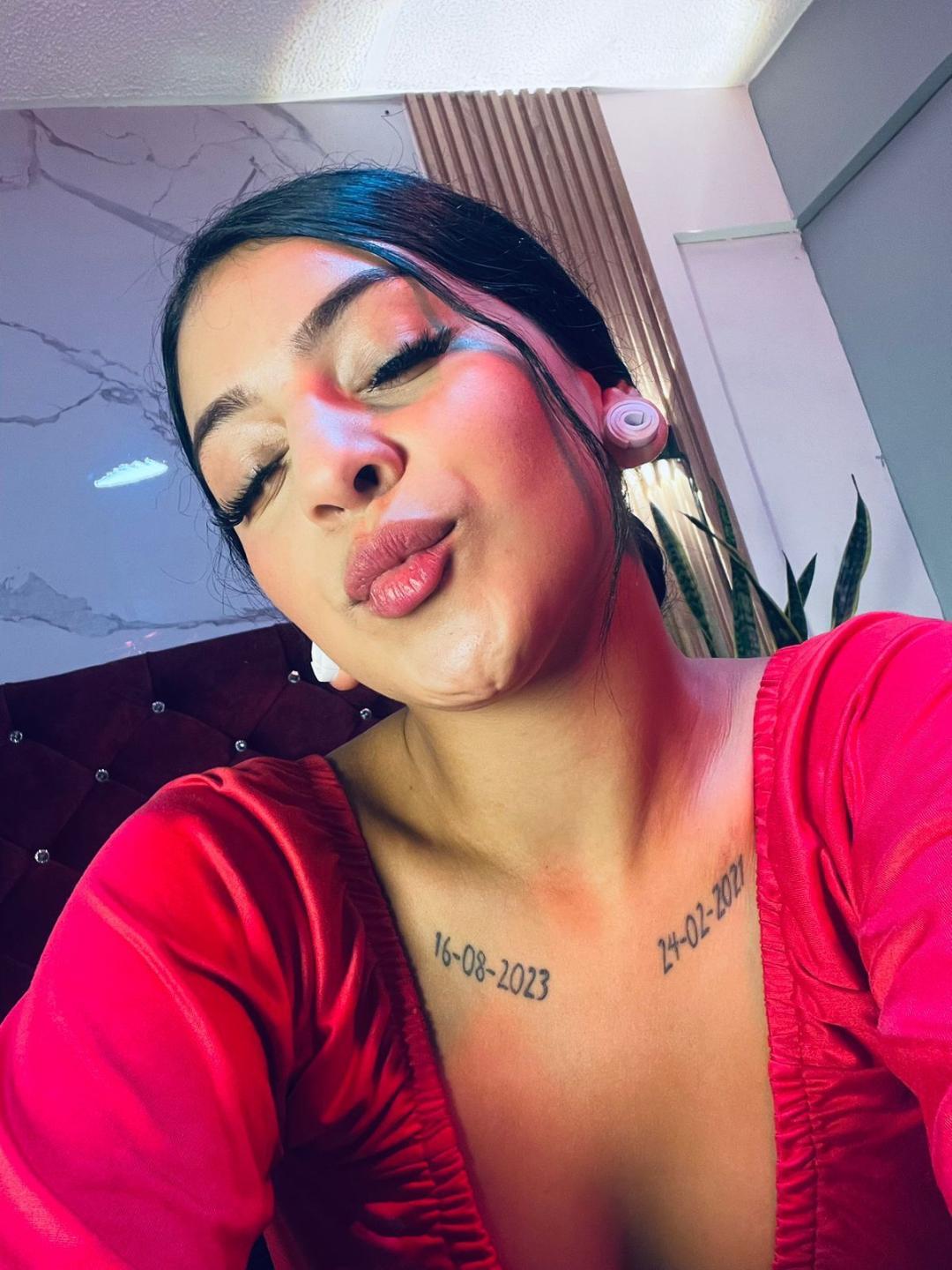 Image of cam model LonxEva from XloveCam