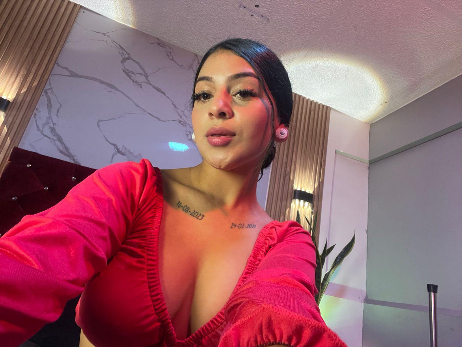 Image of cam model LonxEva from XloveCam