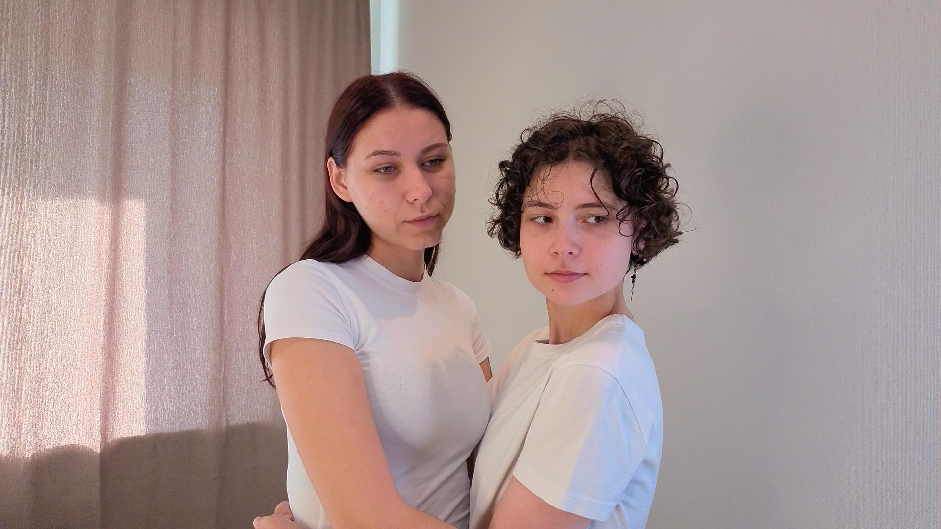 Image of cam model TaraCastongvay from XloveCam