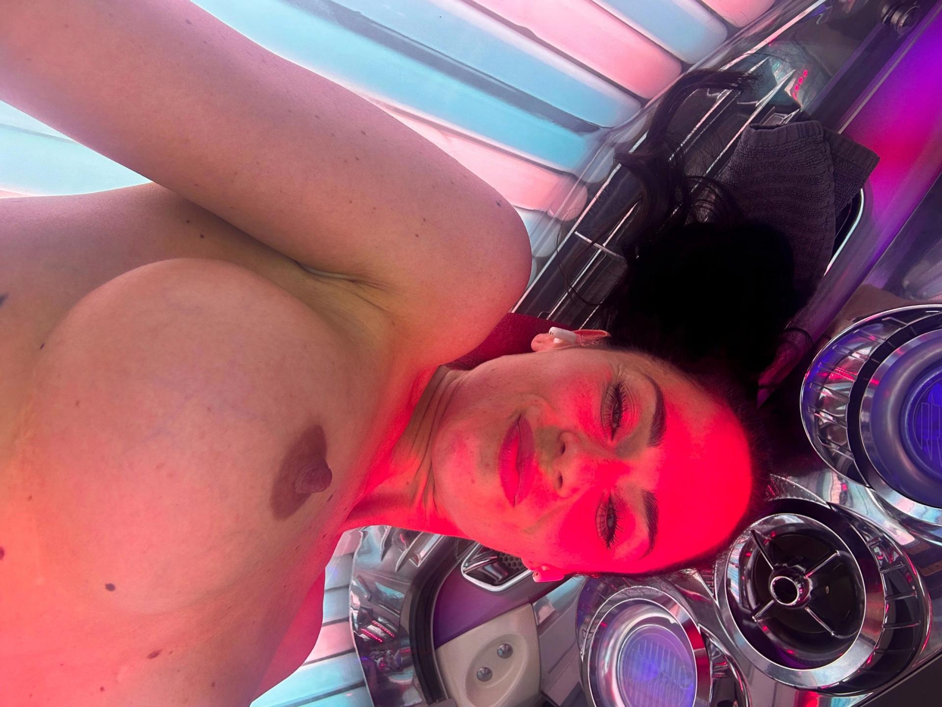 Image of cam model LucyScott-hot from XloveCam