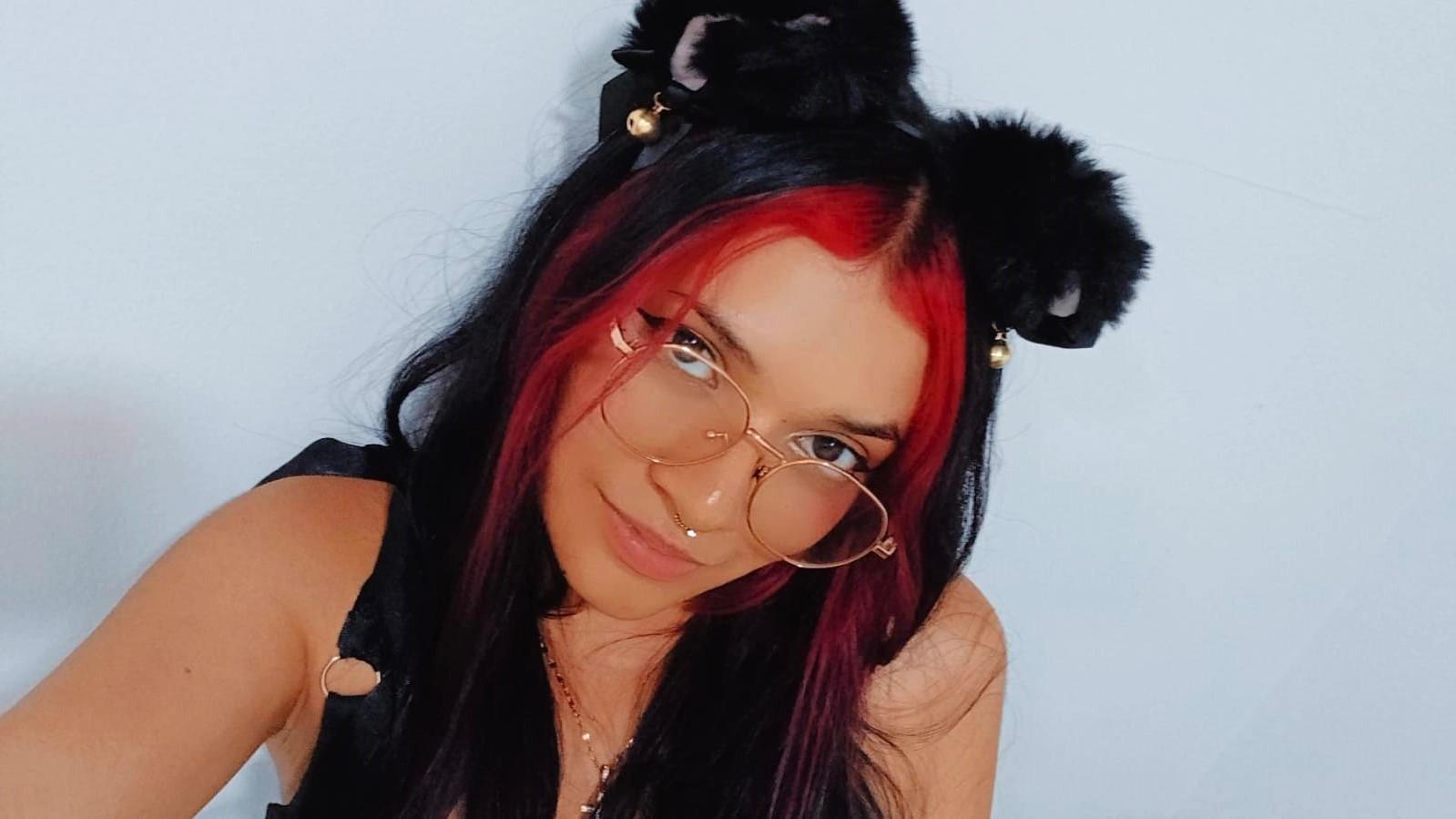 Image of cam model AriaRosel from XloveCam