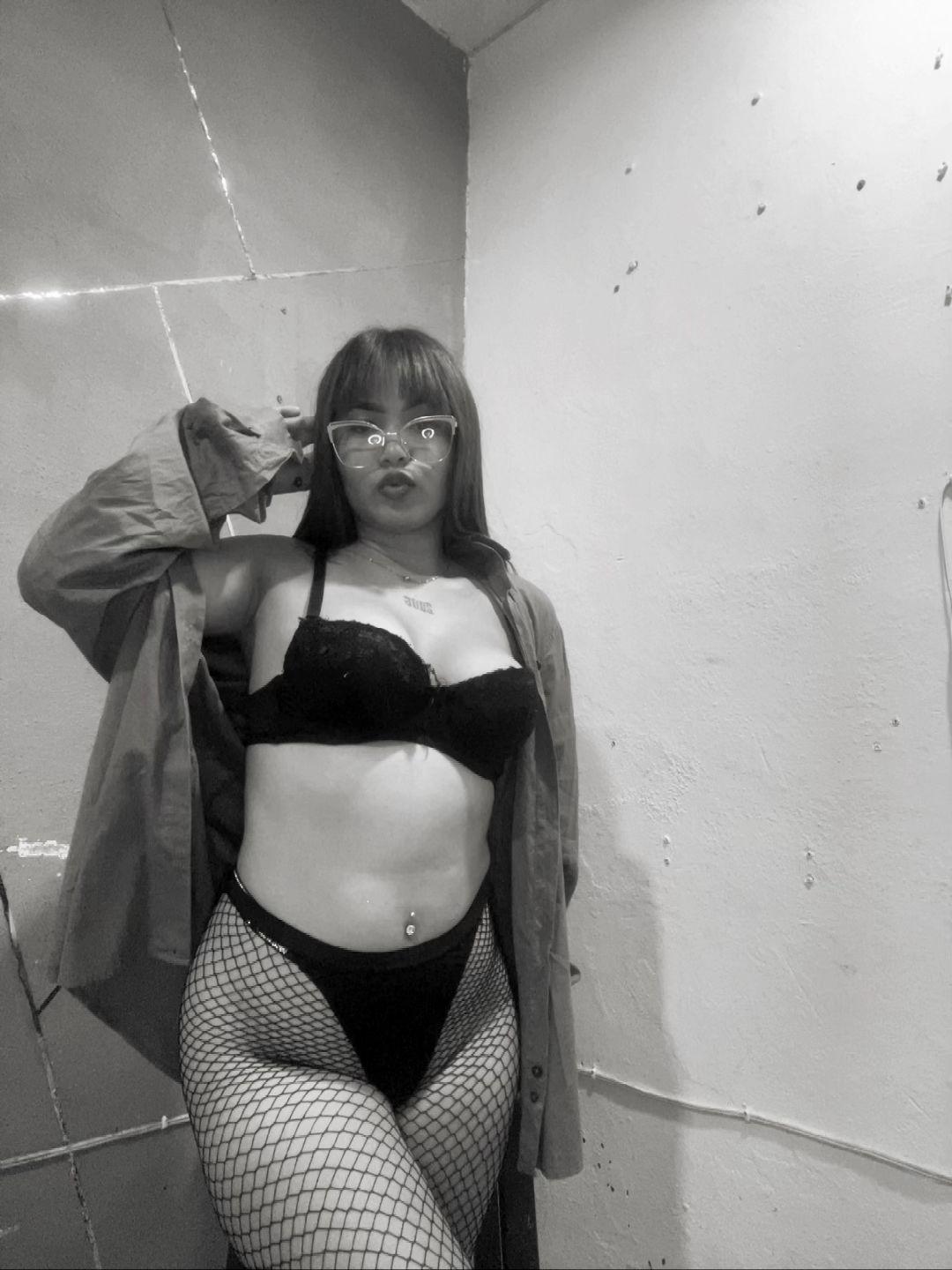Image of cam model CatalinaSexHot from XloveCam