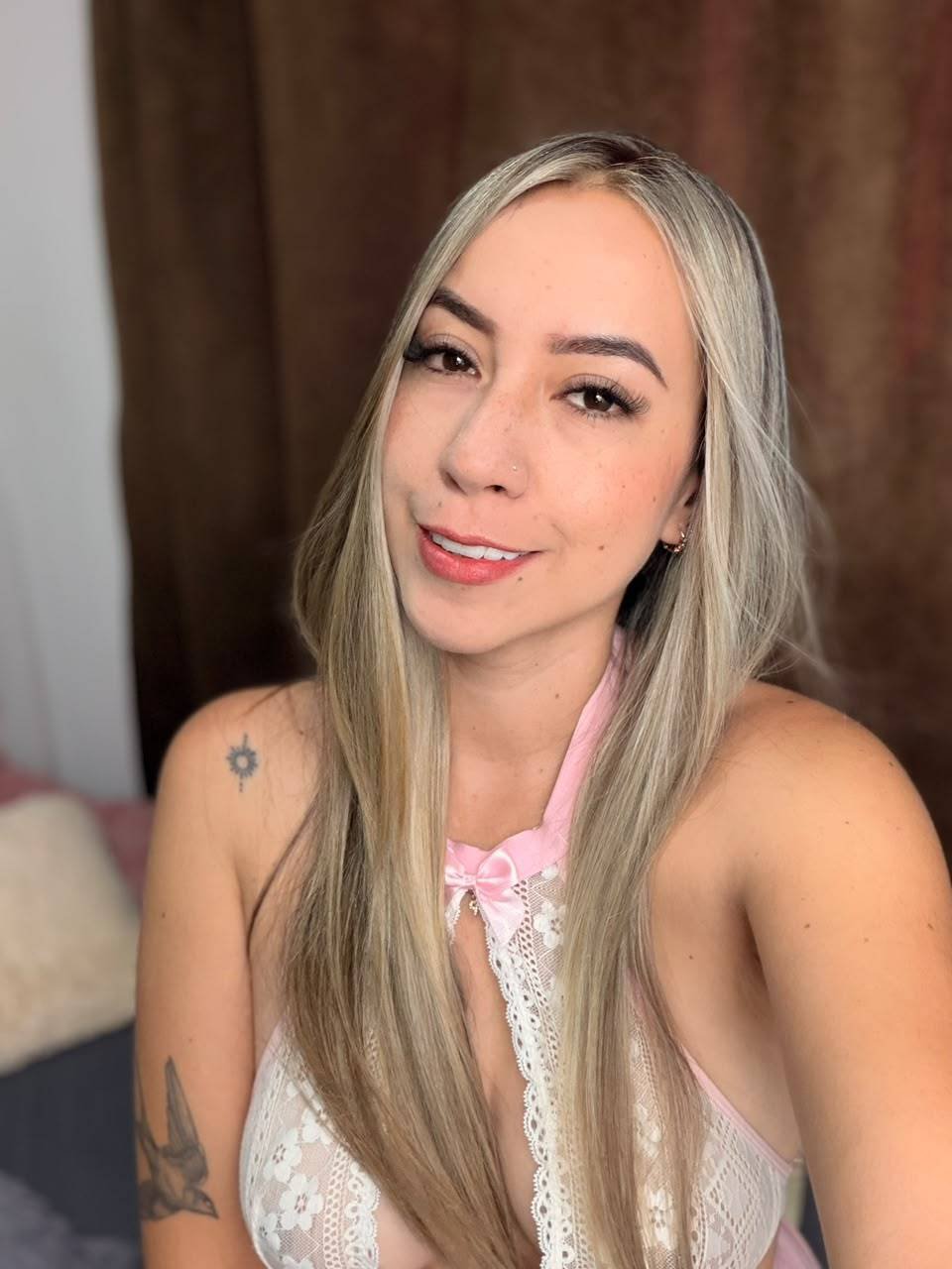 Image of cam model EmilyBonnett from XloveCam