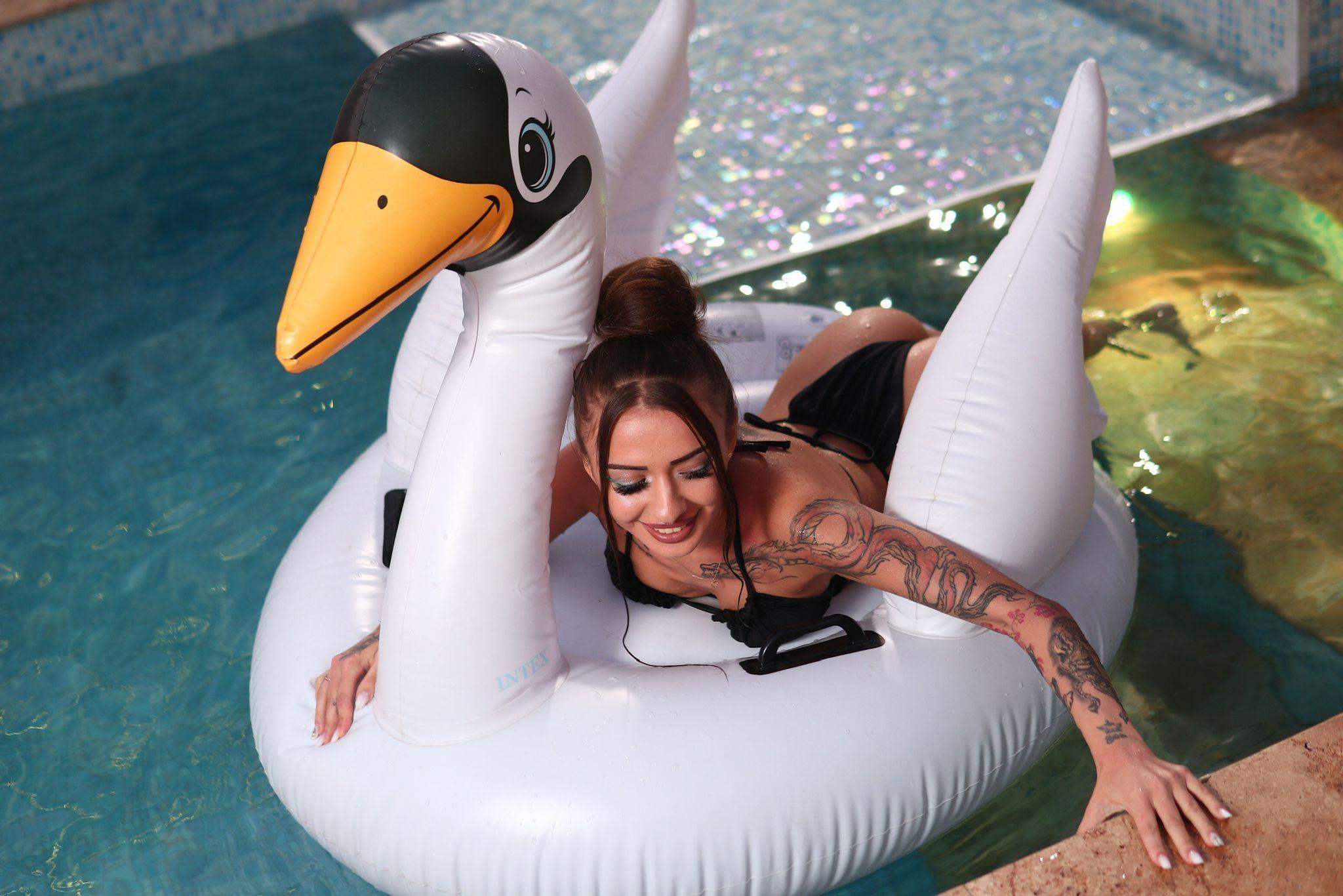 Image of cam model KayaBelle from XloveCam