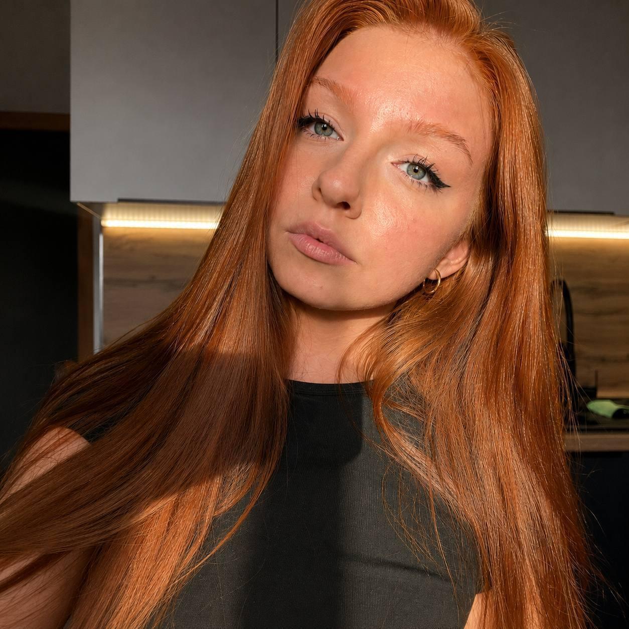 Image of cam model LuanneKadri from XloveCam