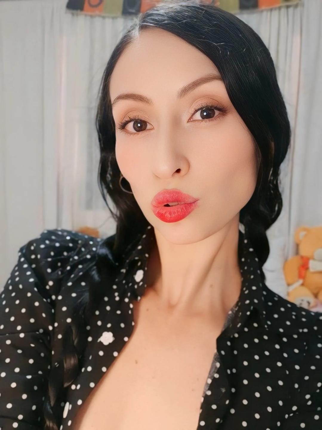 Image of cam model AliceRossiX from XloveCam