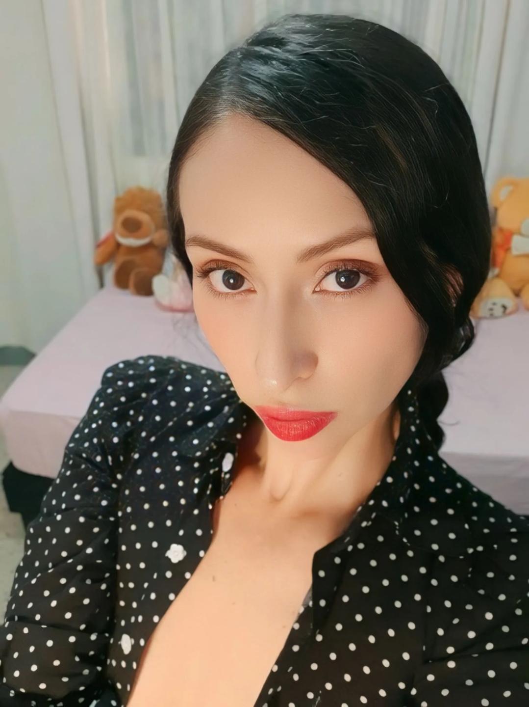 Image of cam model AliceRossiX from XloveCam