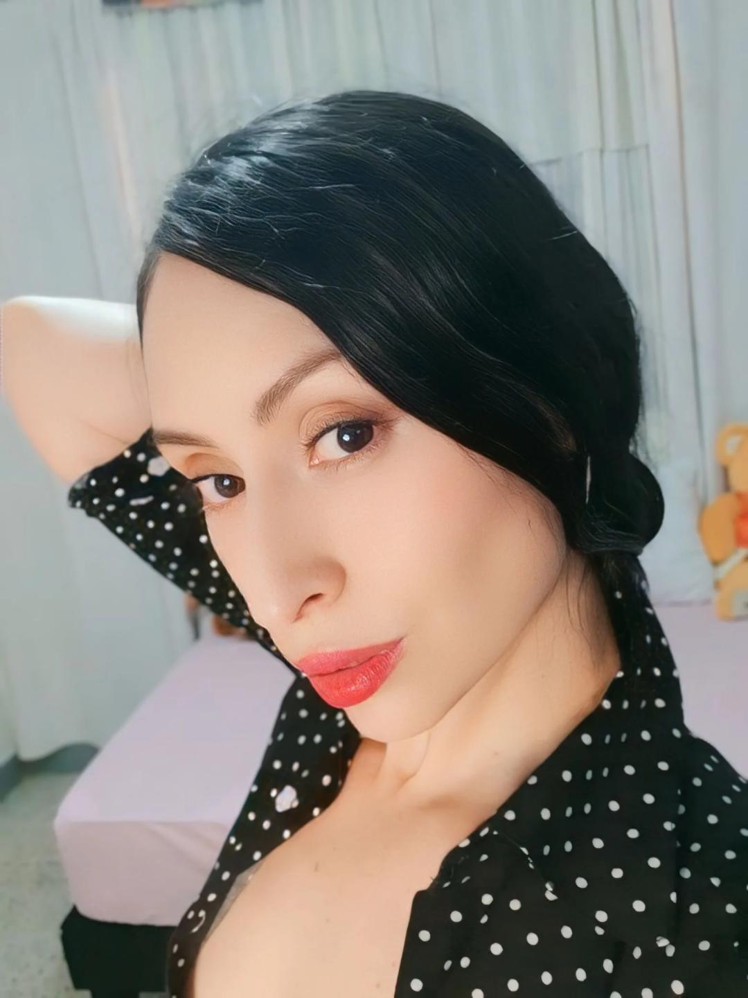 Image of cam model AliceRossiX from XloveCam