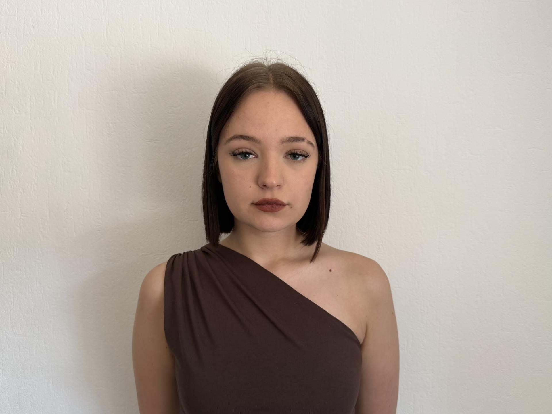 Image of cam model JestineBaumann from XloveCam