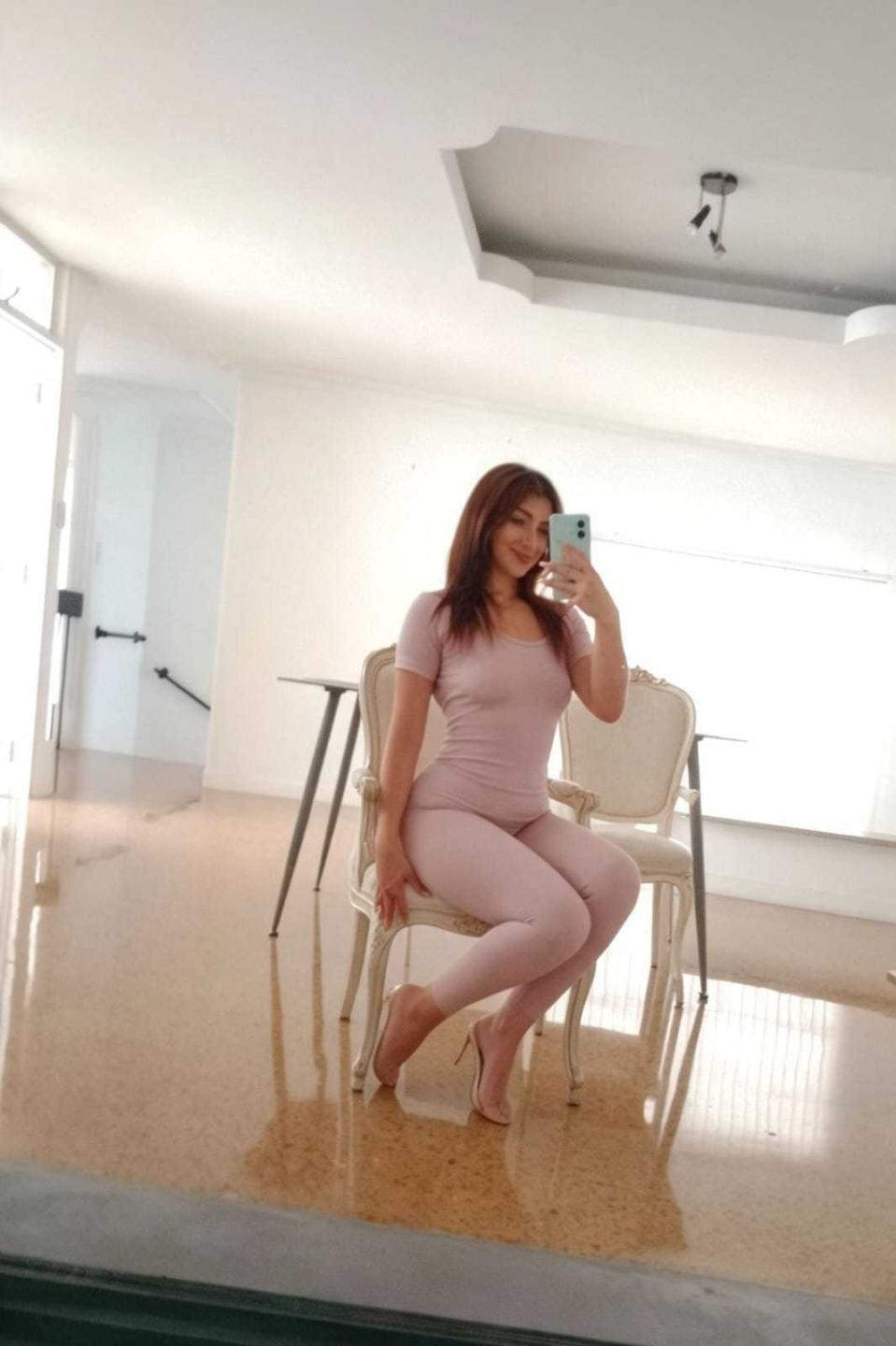 Image of cam model AbbyMilers from XloveCam