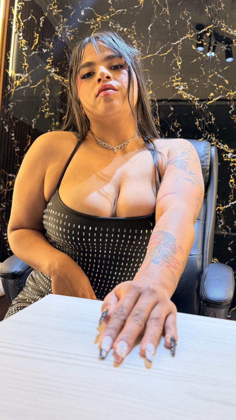 Image of cam model KarinaMendez from XloveCam