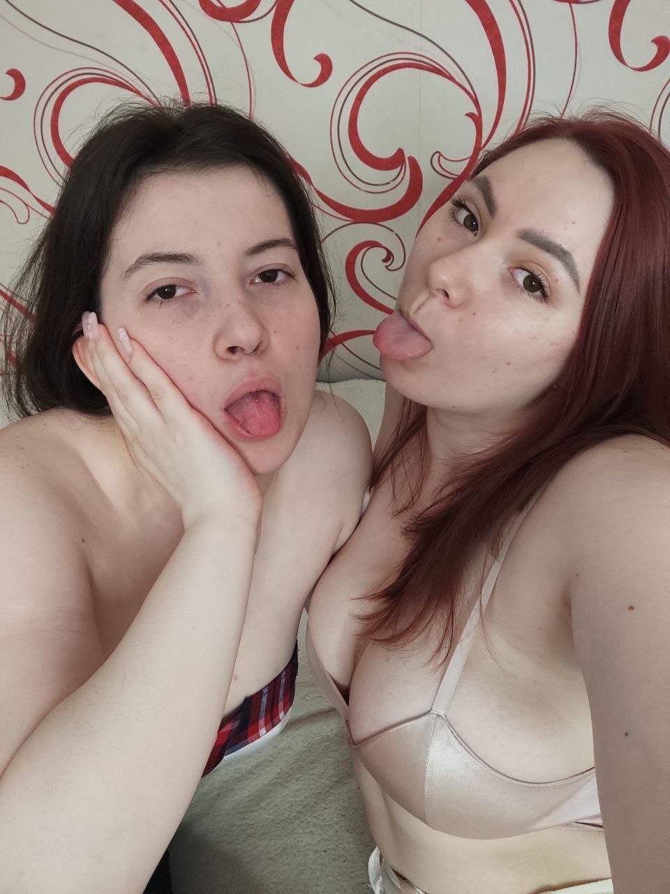 Image of cam model LeonoraGrego from XloveCam