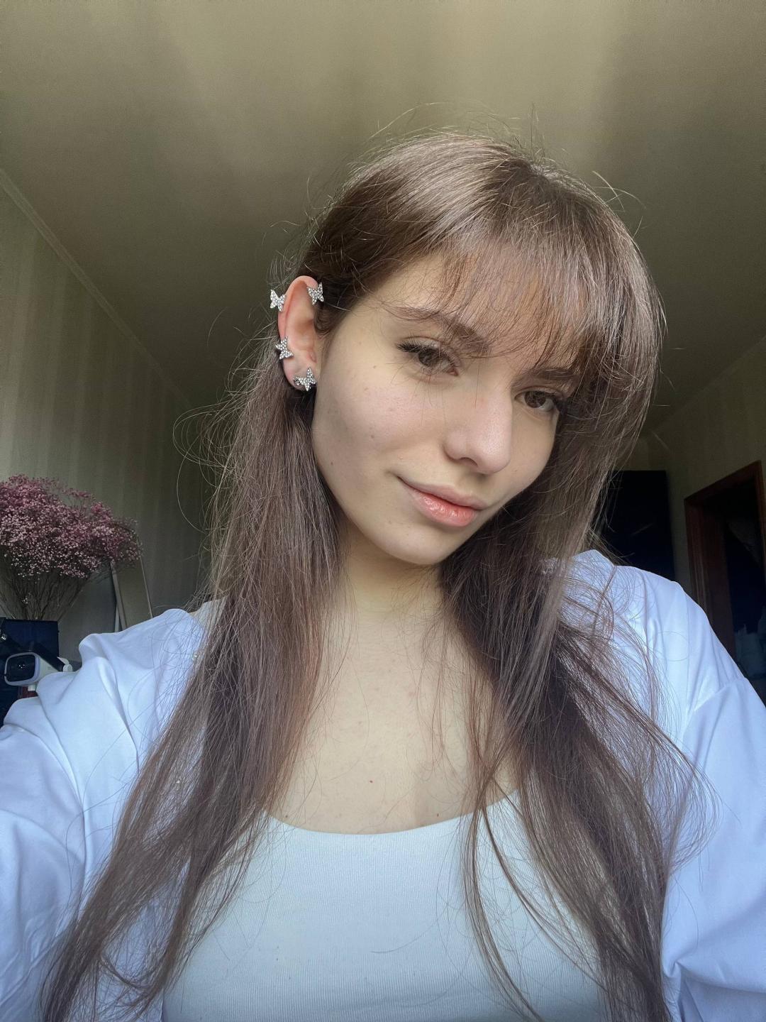Image of cam model LeoneBrueske from XloveCam