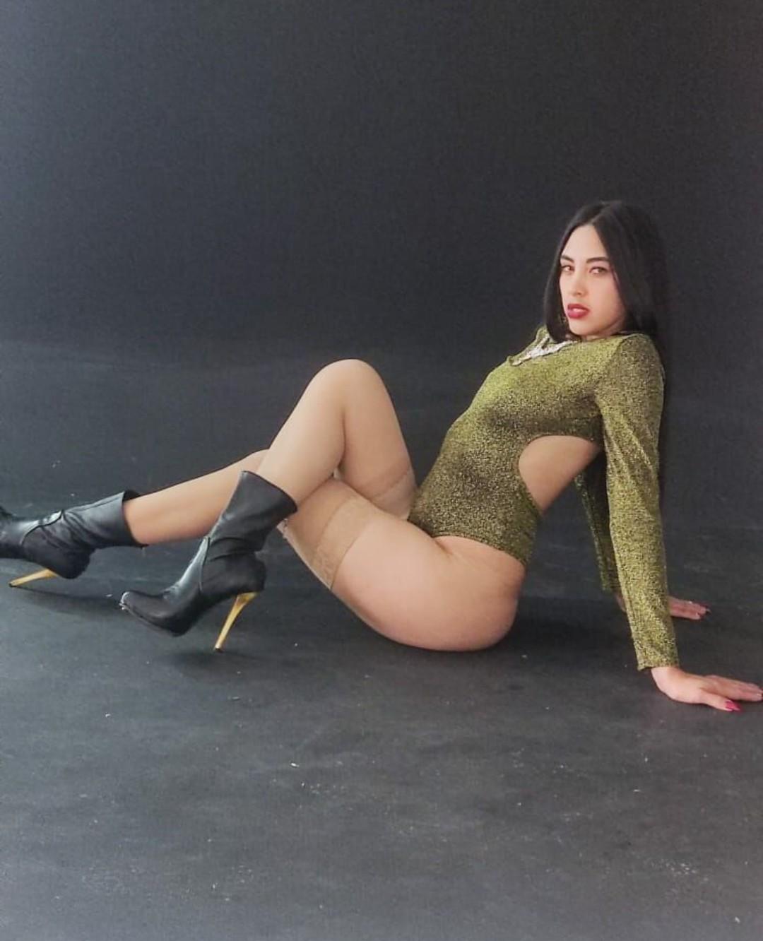Image of cam model MiahBrown from XloveCam