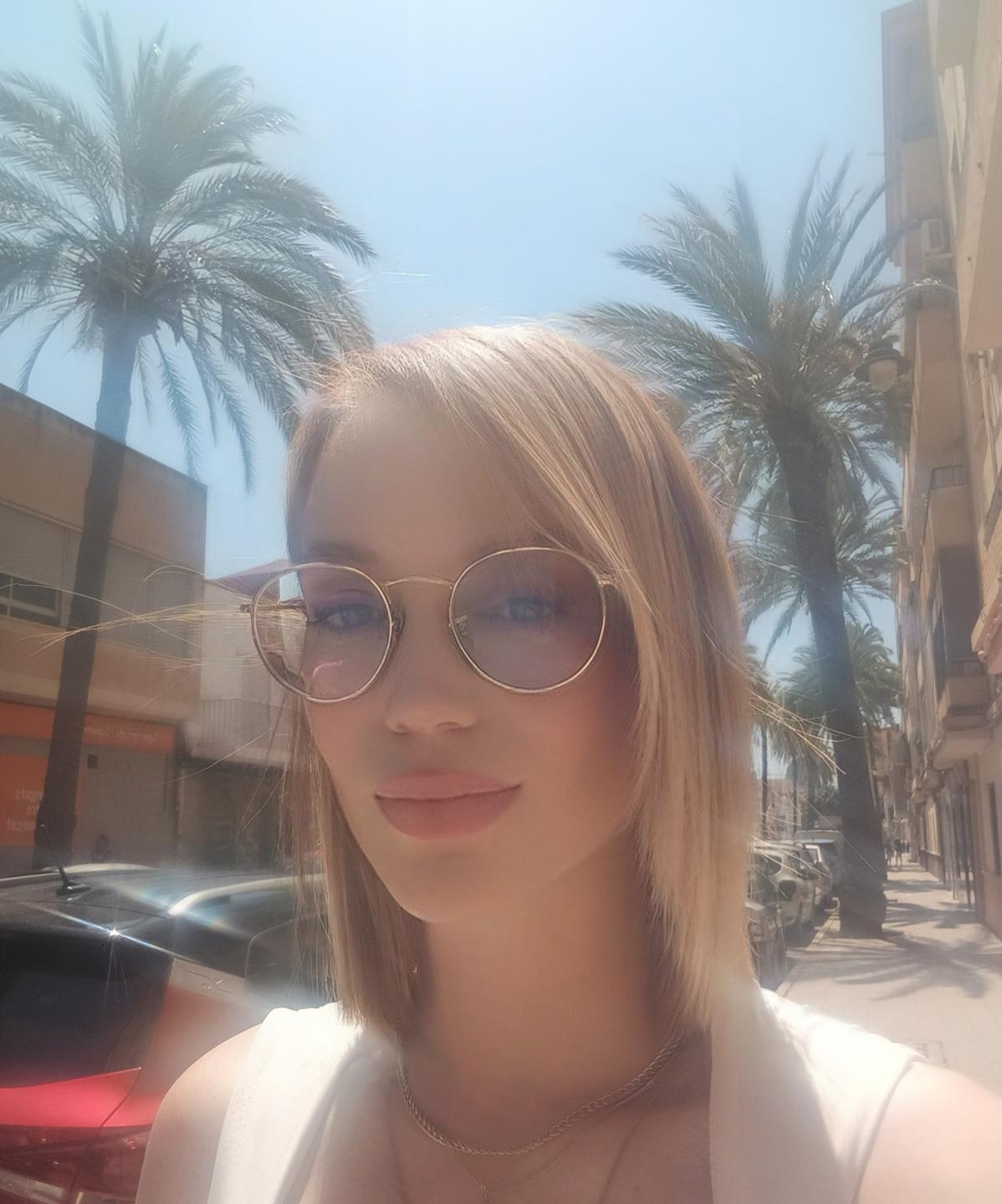 Image of cam model MissFrenchy from XloveCam