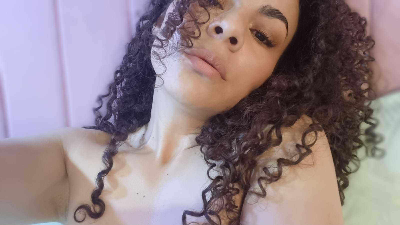 Image of cam model MissSunnyShine from XloveCam