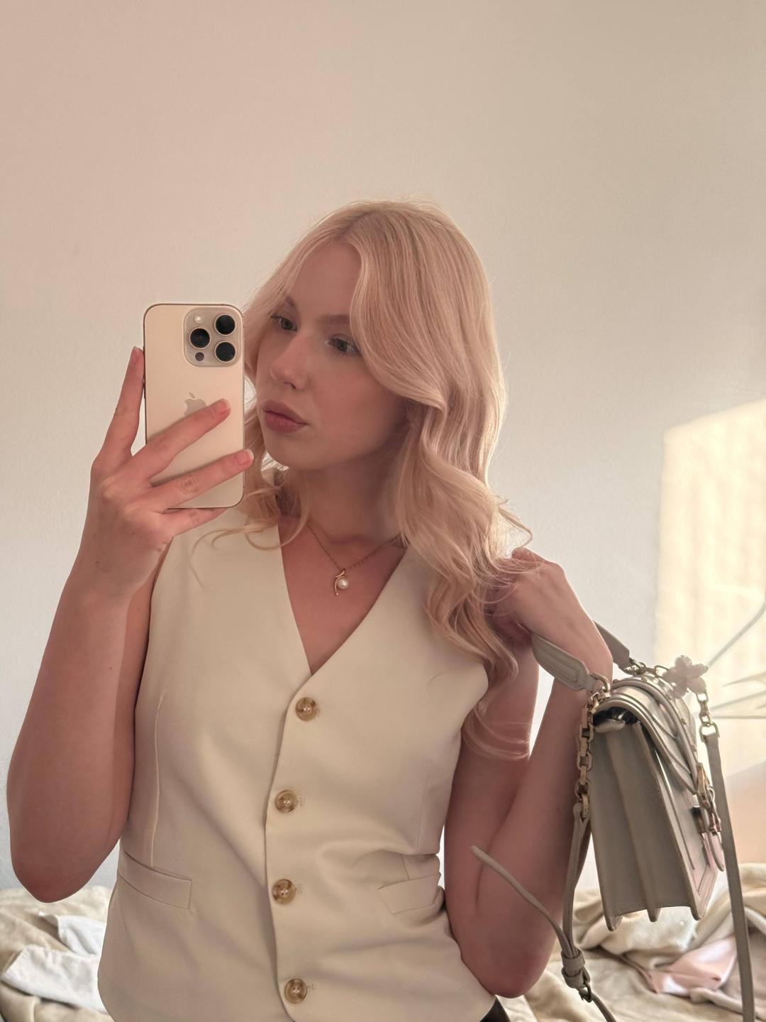 Image of cam model LaurindaLupacchino from XloveCam