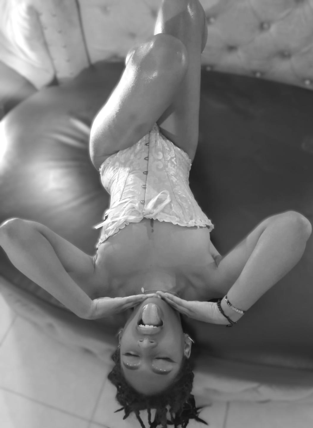 Image of cam model QueenPerlaa from XloveCam