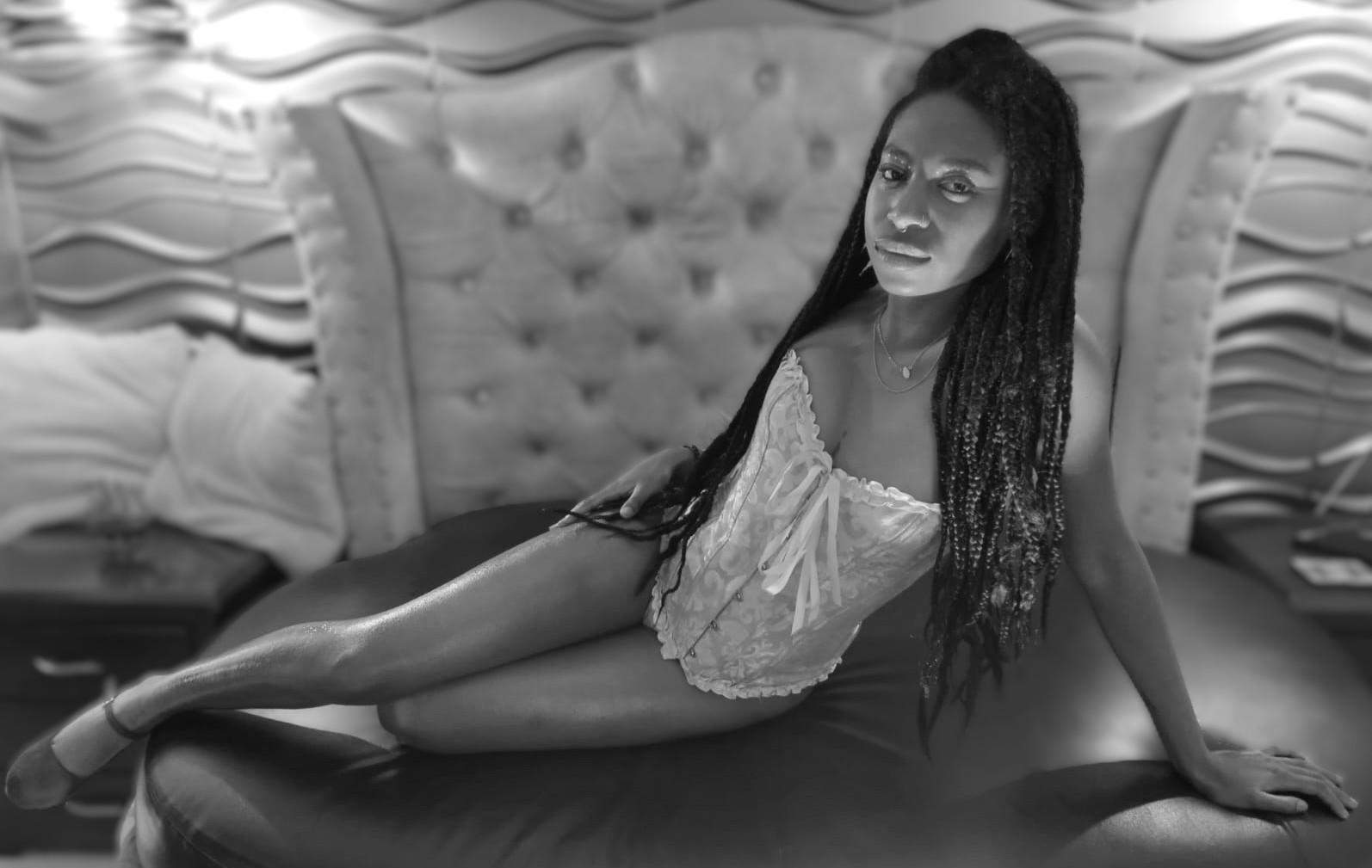 Image of cam model QueenPerlaa from XloveCam