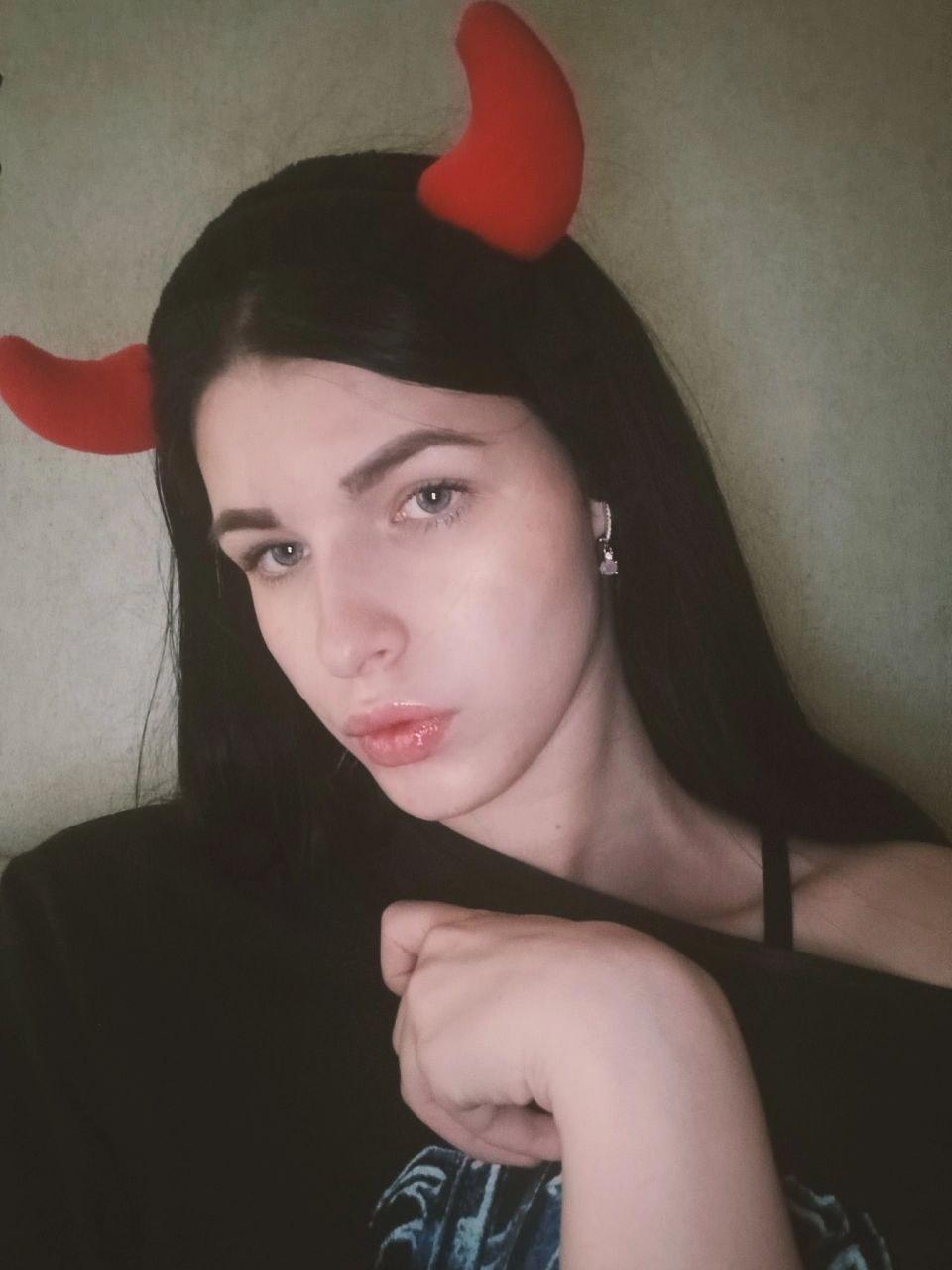 Image of cam model DianneZarrineh from XloveCam