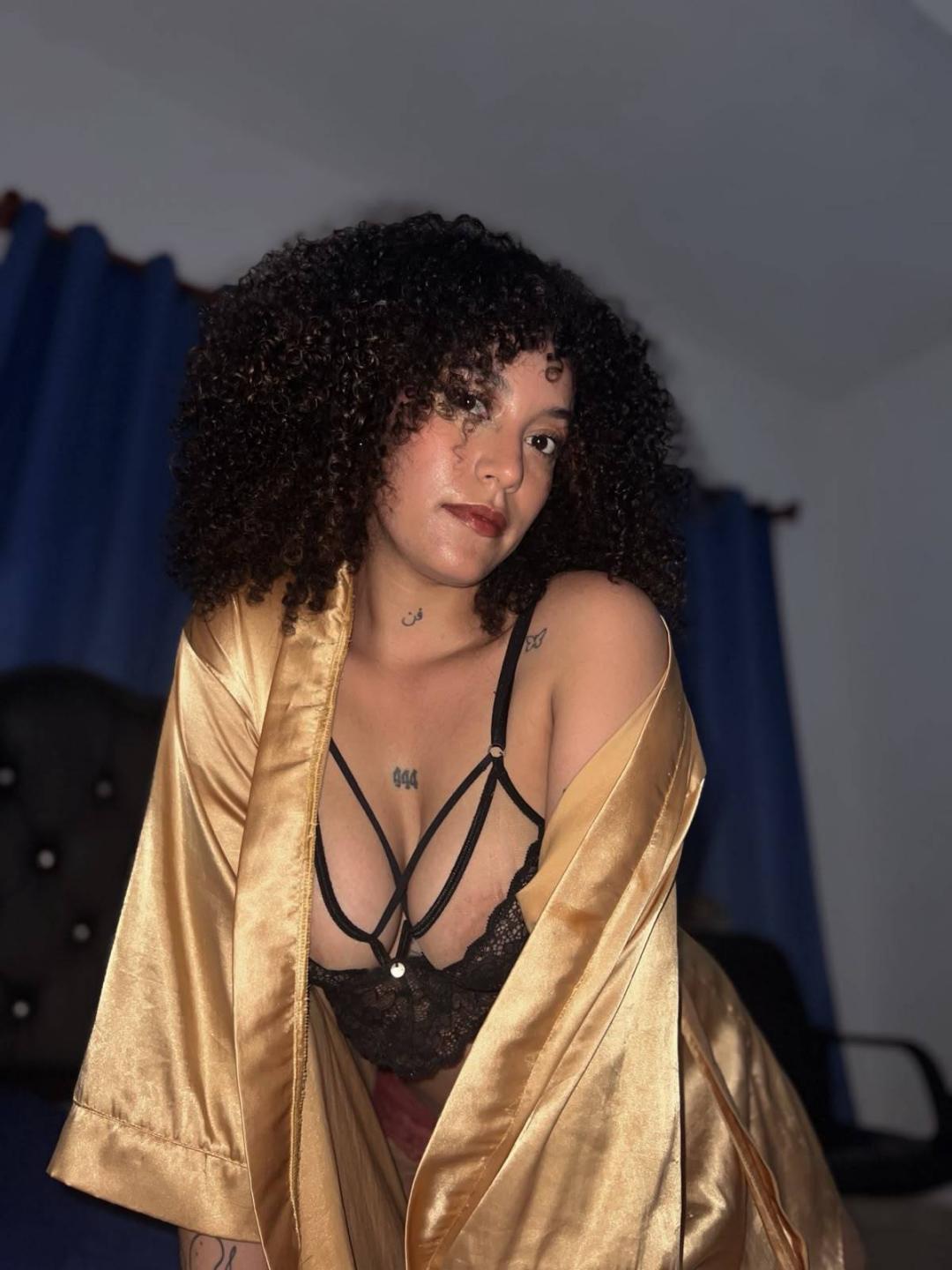 Image of cam model ScarlethVictoria from XloveCam