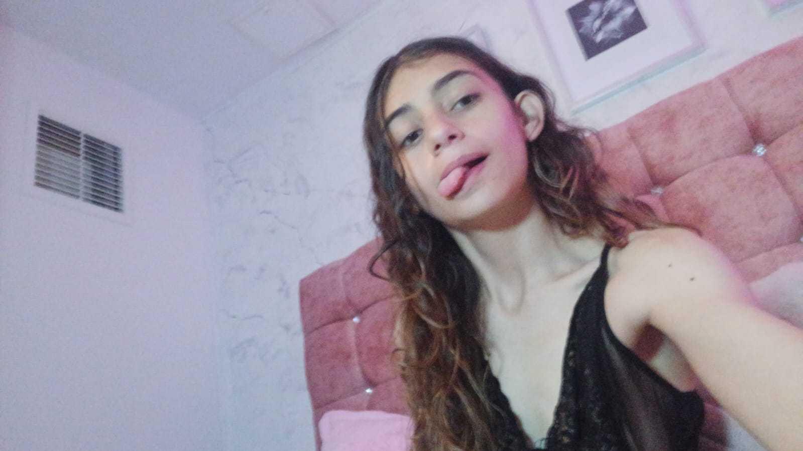Image of cam model KatalinaLaurent from XloveCam