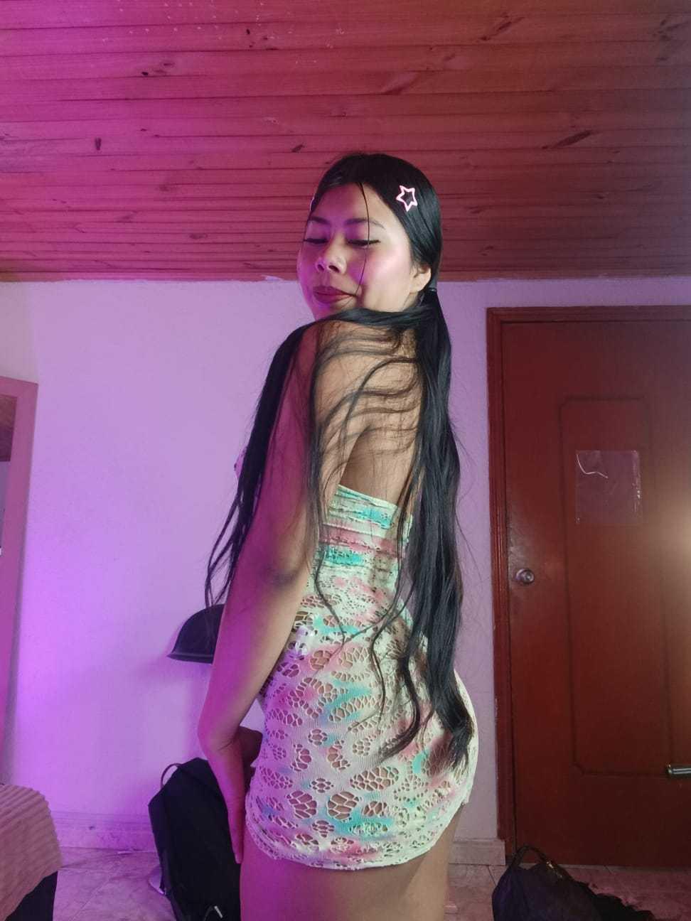 Image of cam model CataMoreno from XloveCam