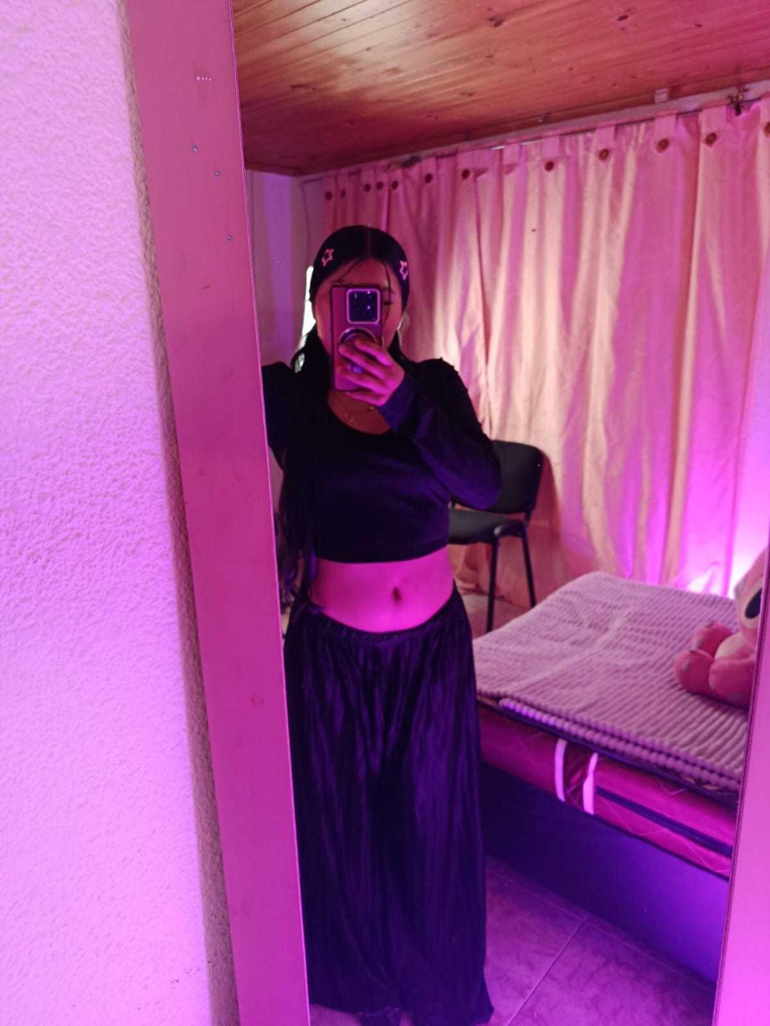 Image of cam model CataMoreno from XloveCam