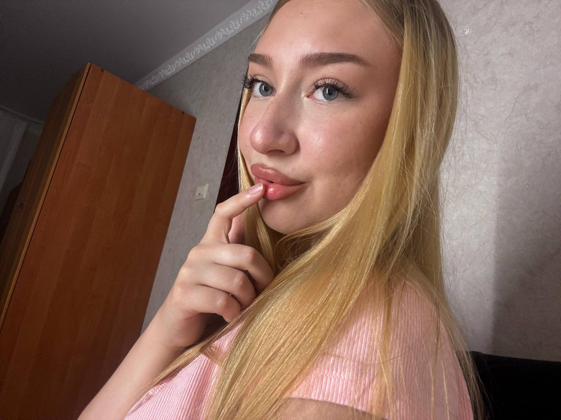 Image of cam model JoetteShigeta from XloveCam