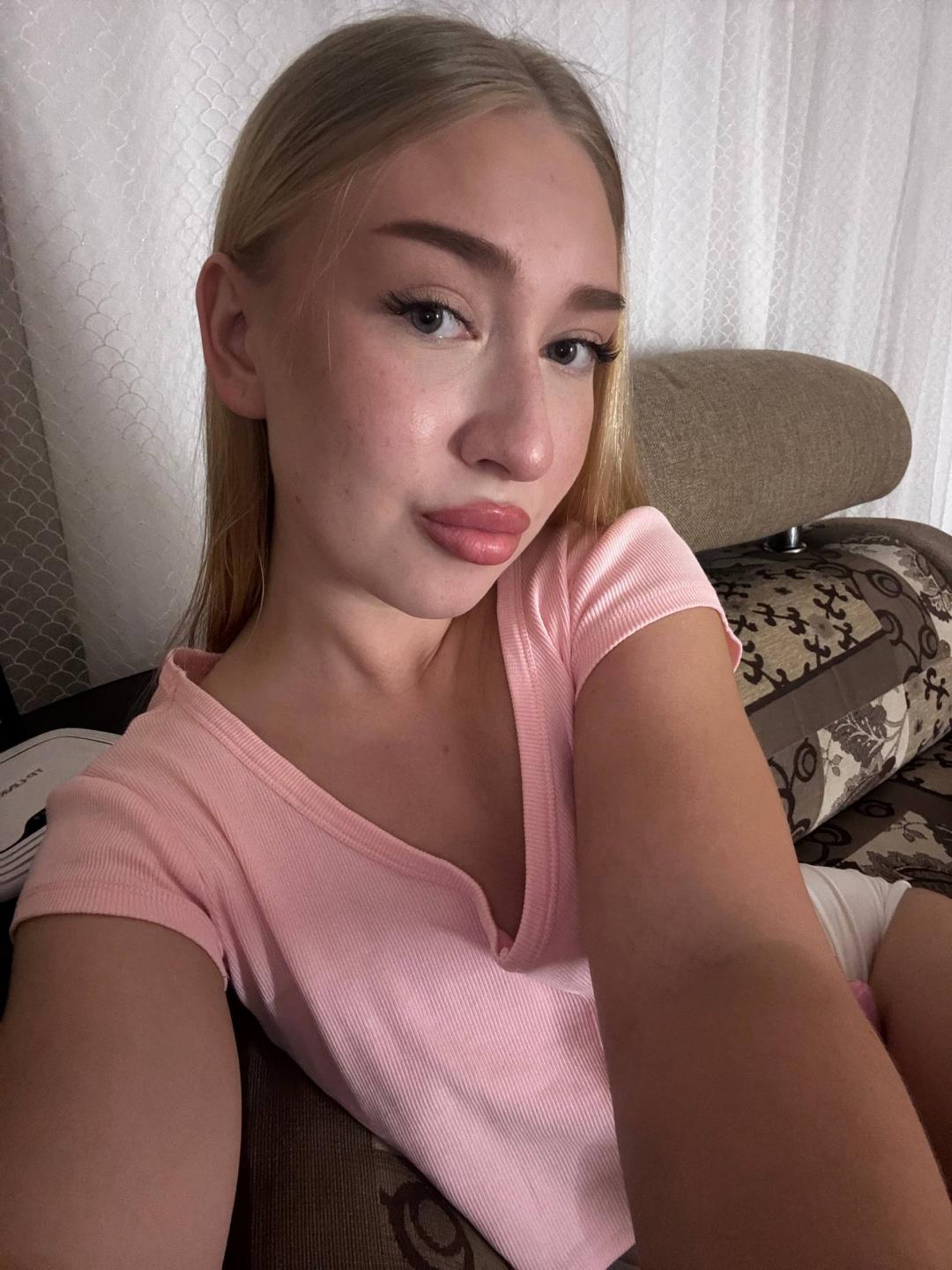 Image of cam model JoetteShigeta from XloveCam