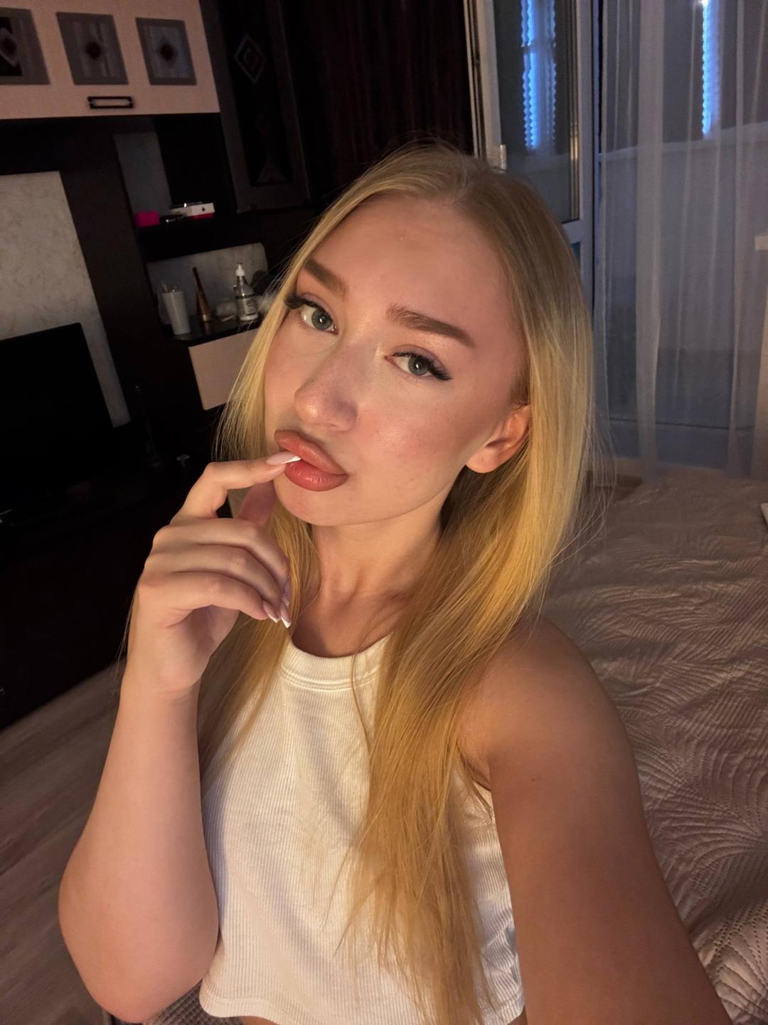 Image of cam model JoetteShigeta from XloveCam