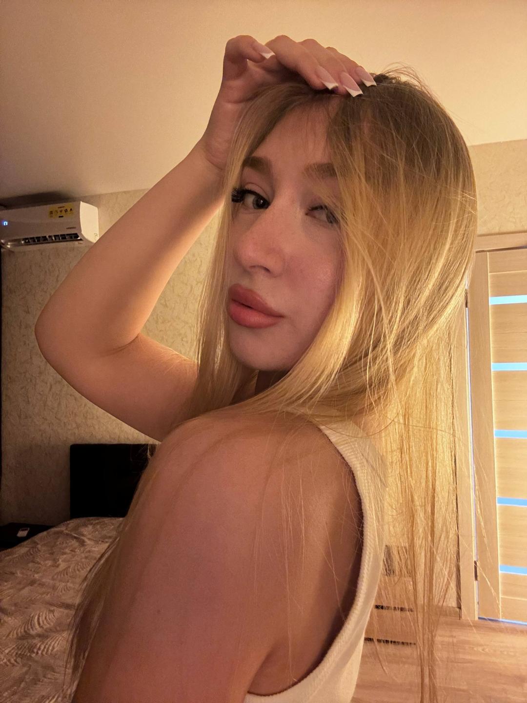 Image of cam model JoetteShigeta from XloveCam