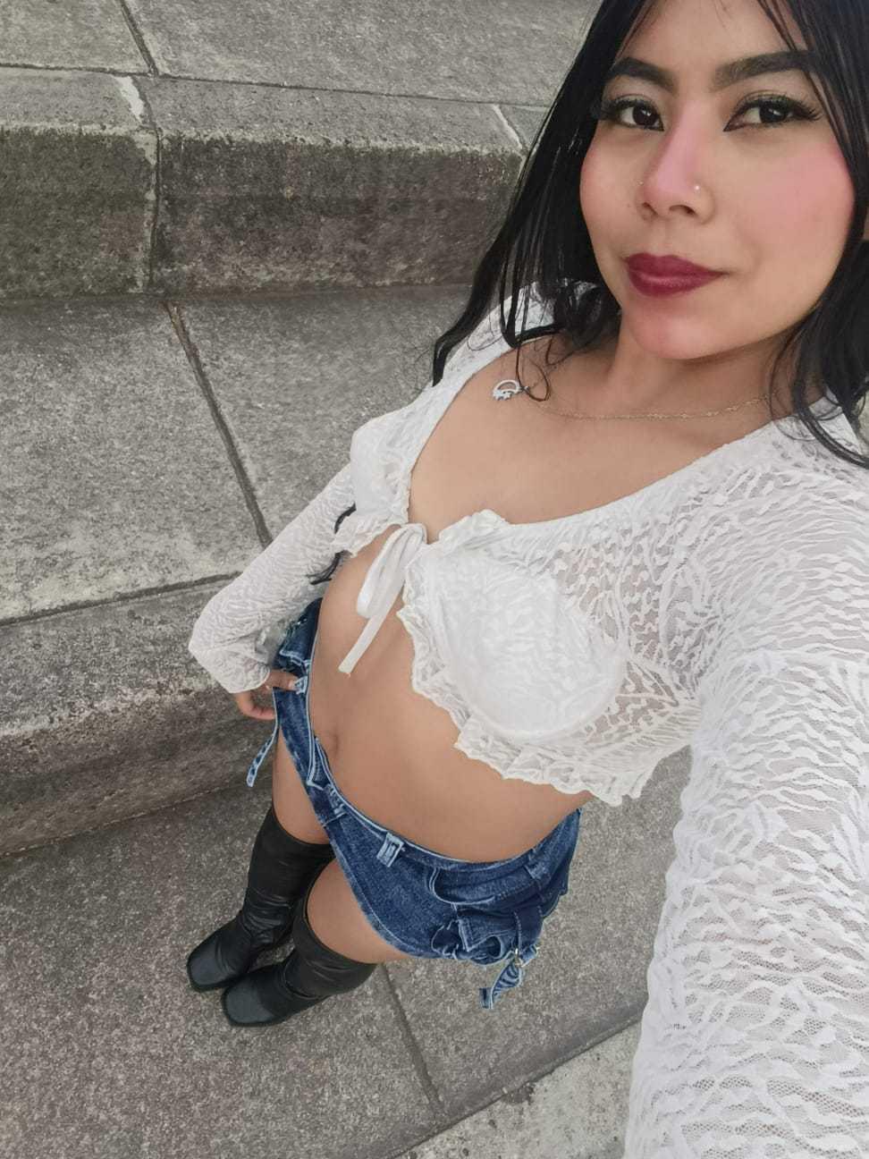 Image of cam model CataMoreno from XloveCam