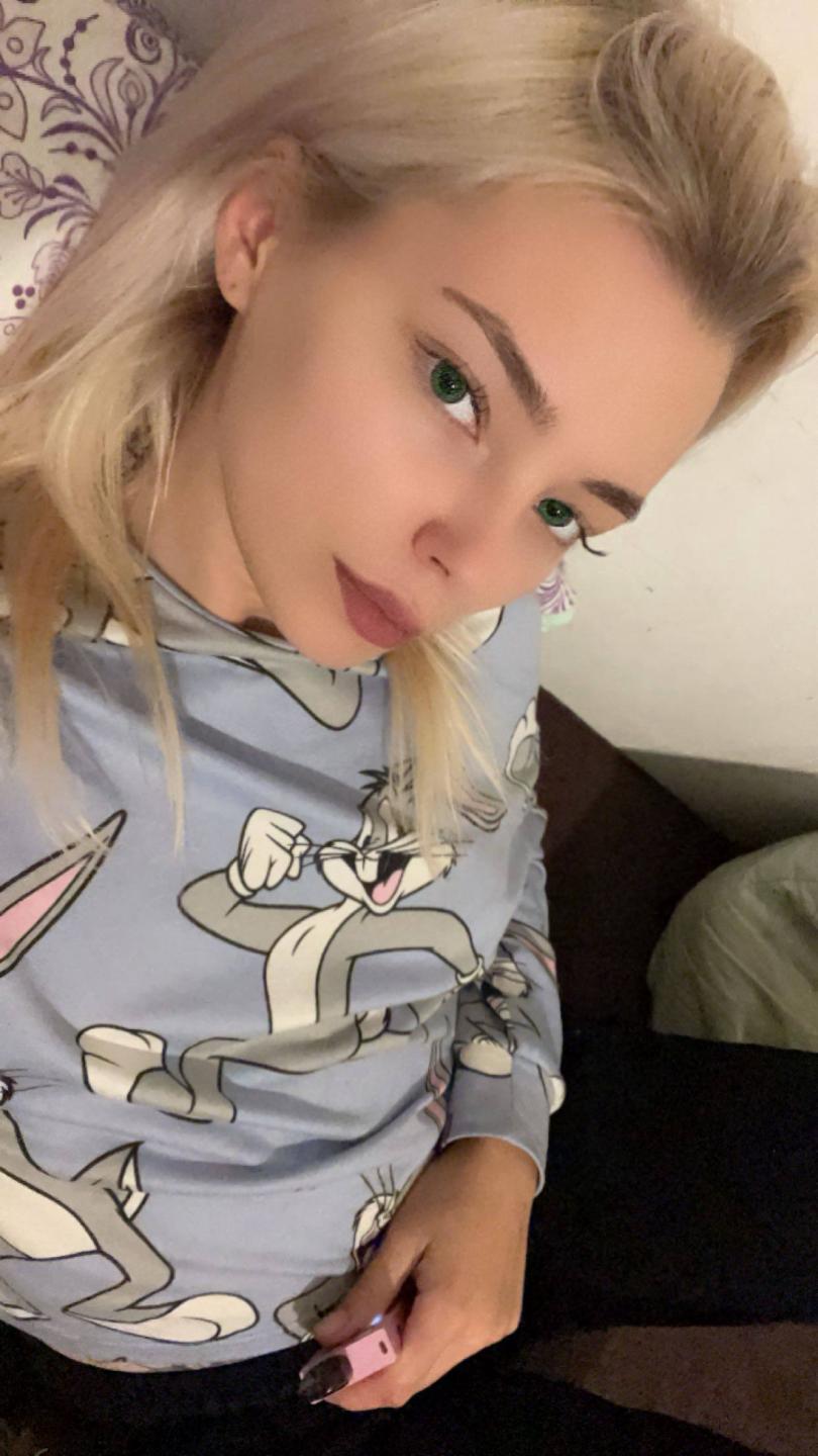 Image of cam model AdrieneDegennaro from XloveCam