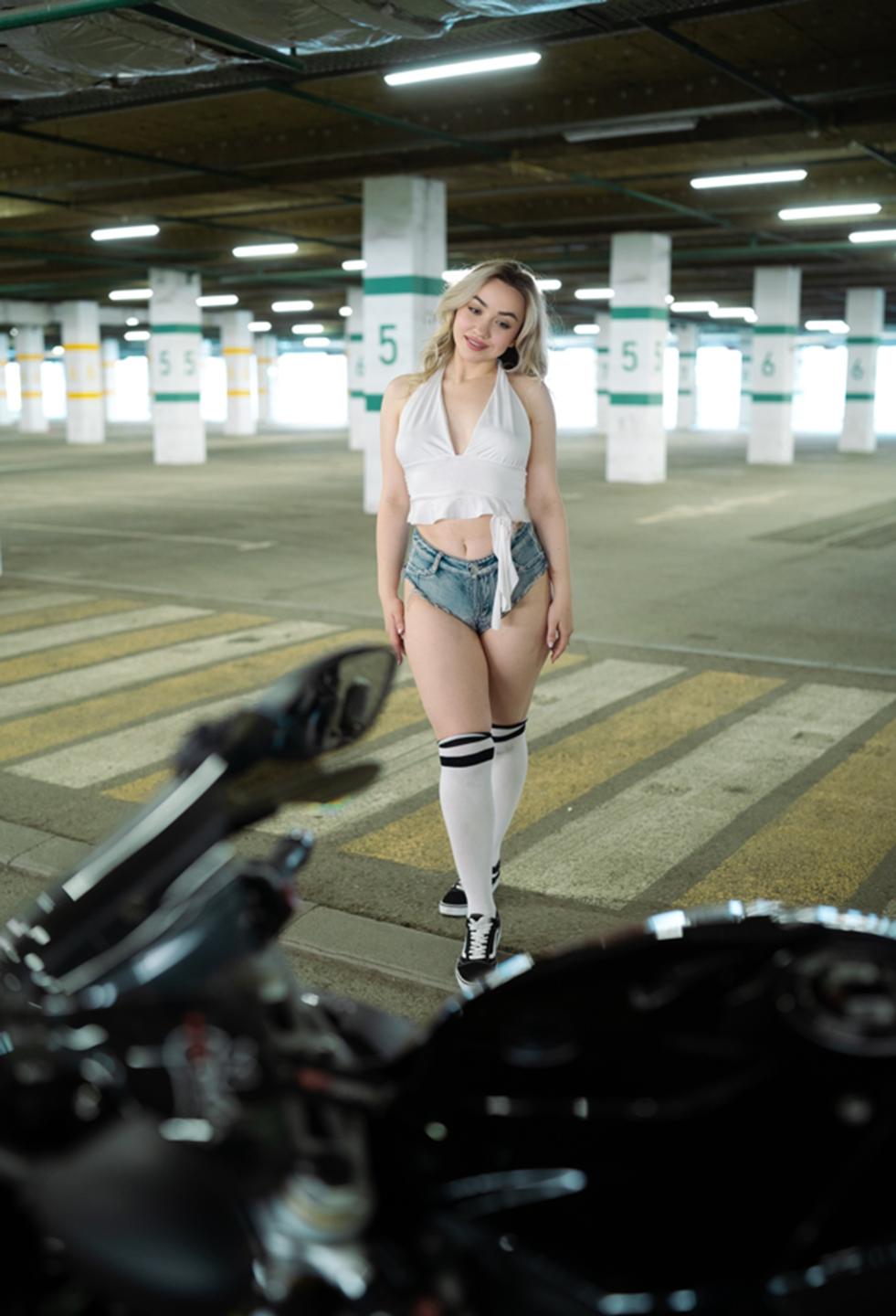 Image of cam model LinaMur from XloveCam