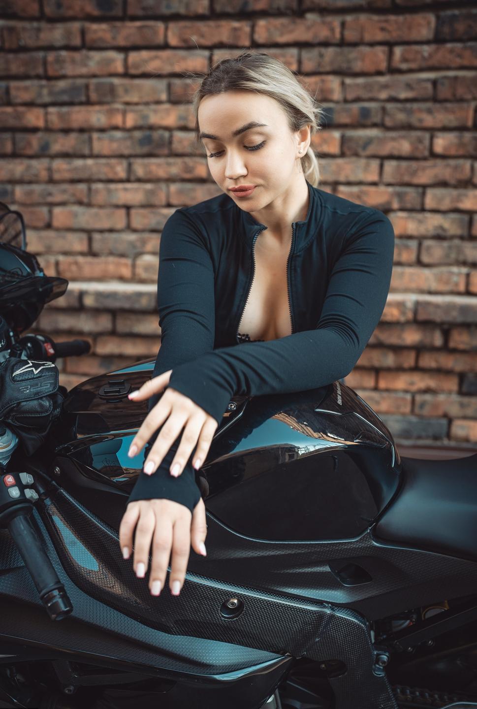 Image of cam model LinaMur from XloveCam