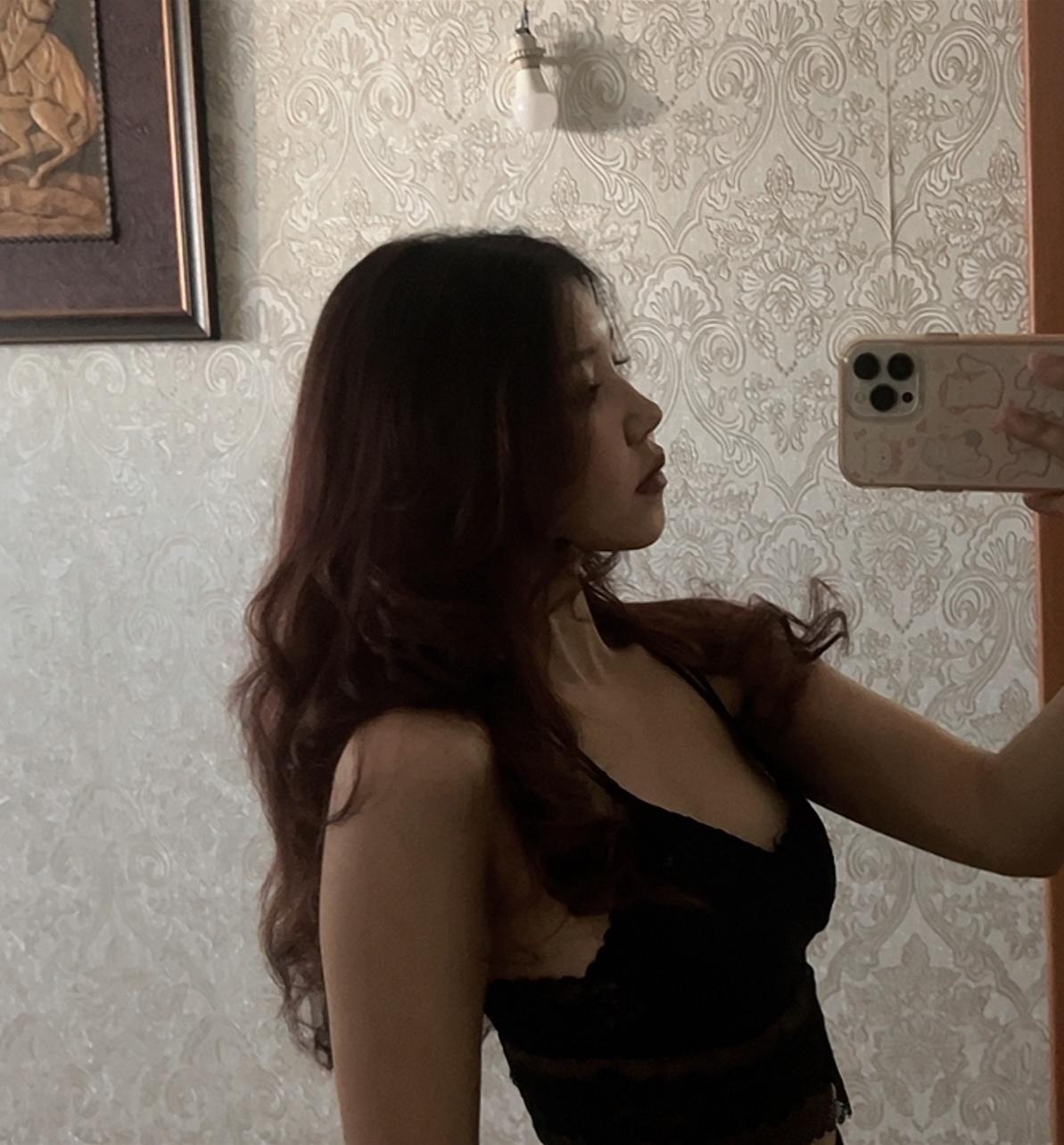Image of cam model ElbaHuppenbauer from XloveCam