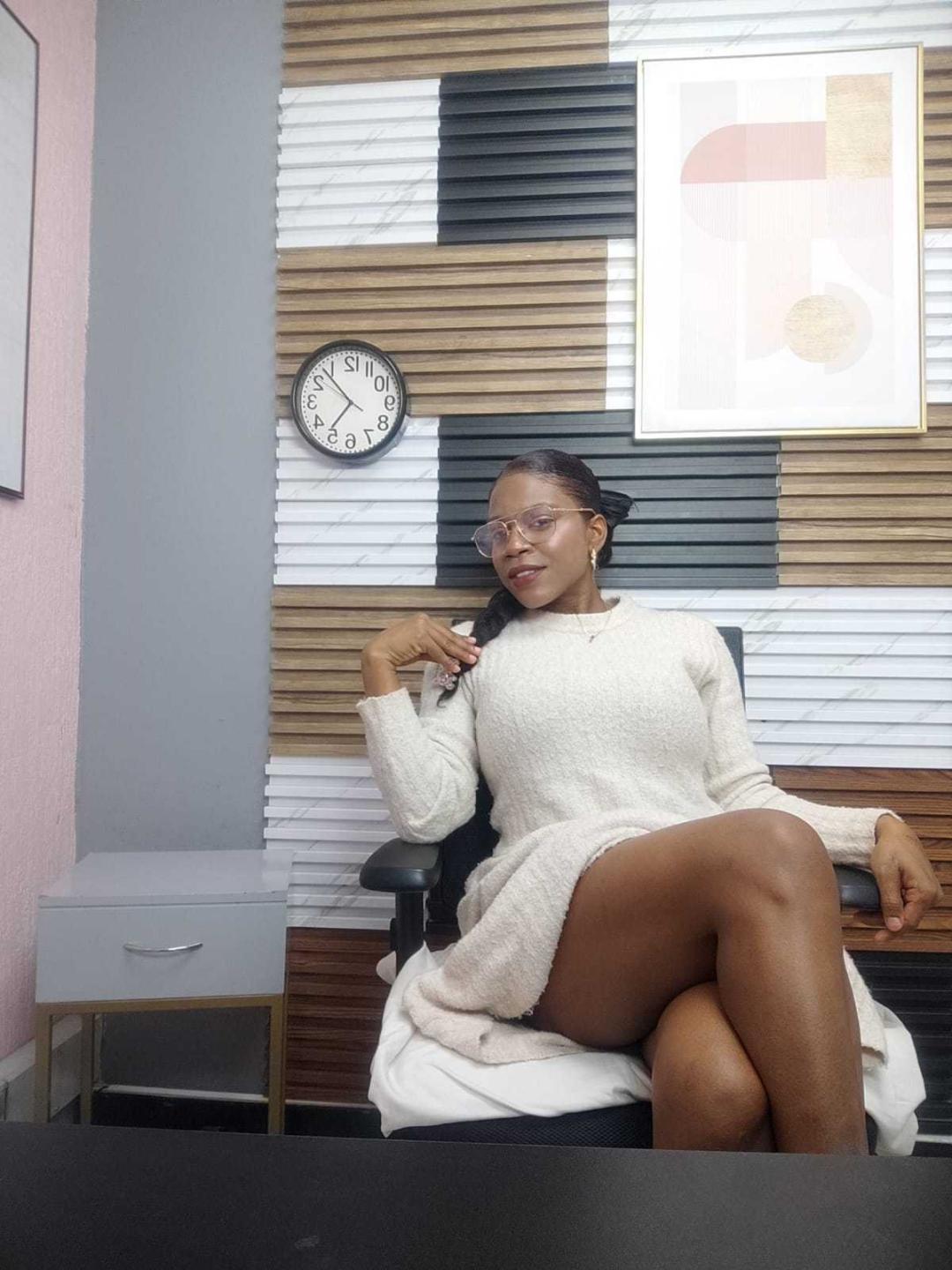Image of cam model SarahiPusey from XloveCam