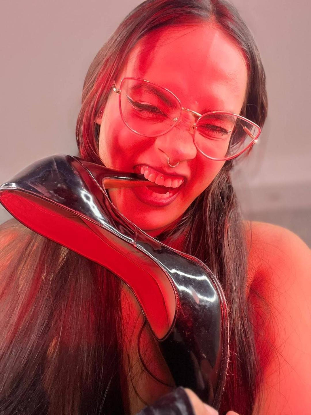 Image of cam model LilithRussoo from XloveCam