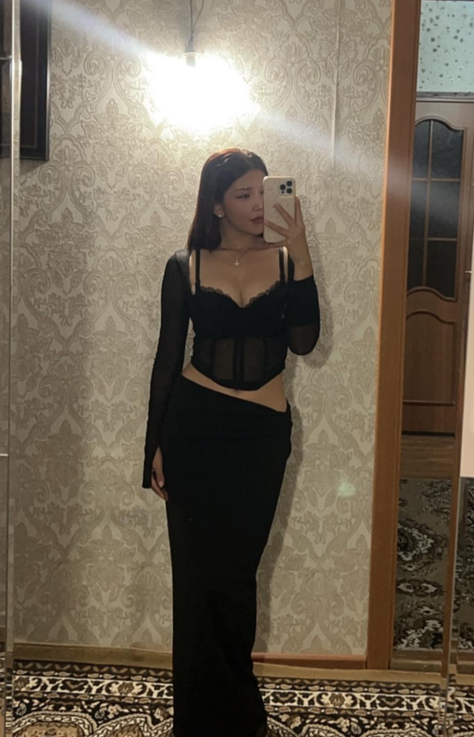 Image of cam model ElbaHuppenbauer from XloveCam
