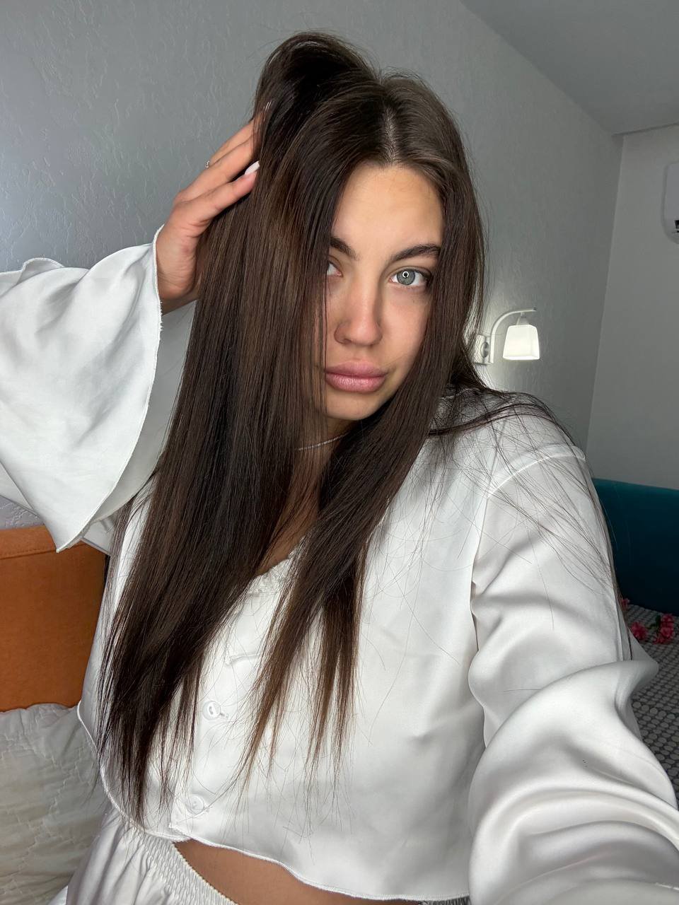 Image of cam model InesGueningsman from XloveCam