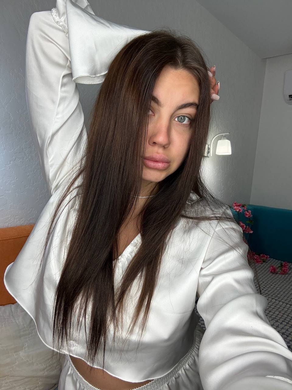 Image of cam model InesGueningsman from XloveCam