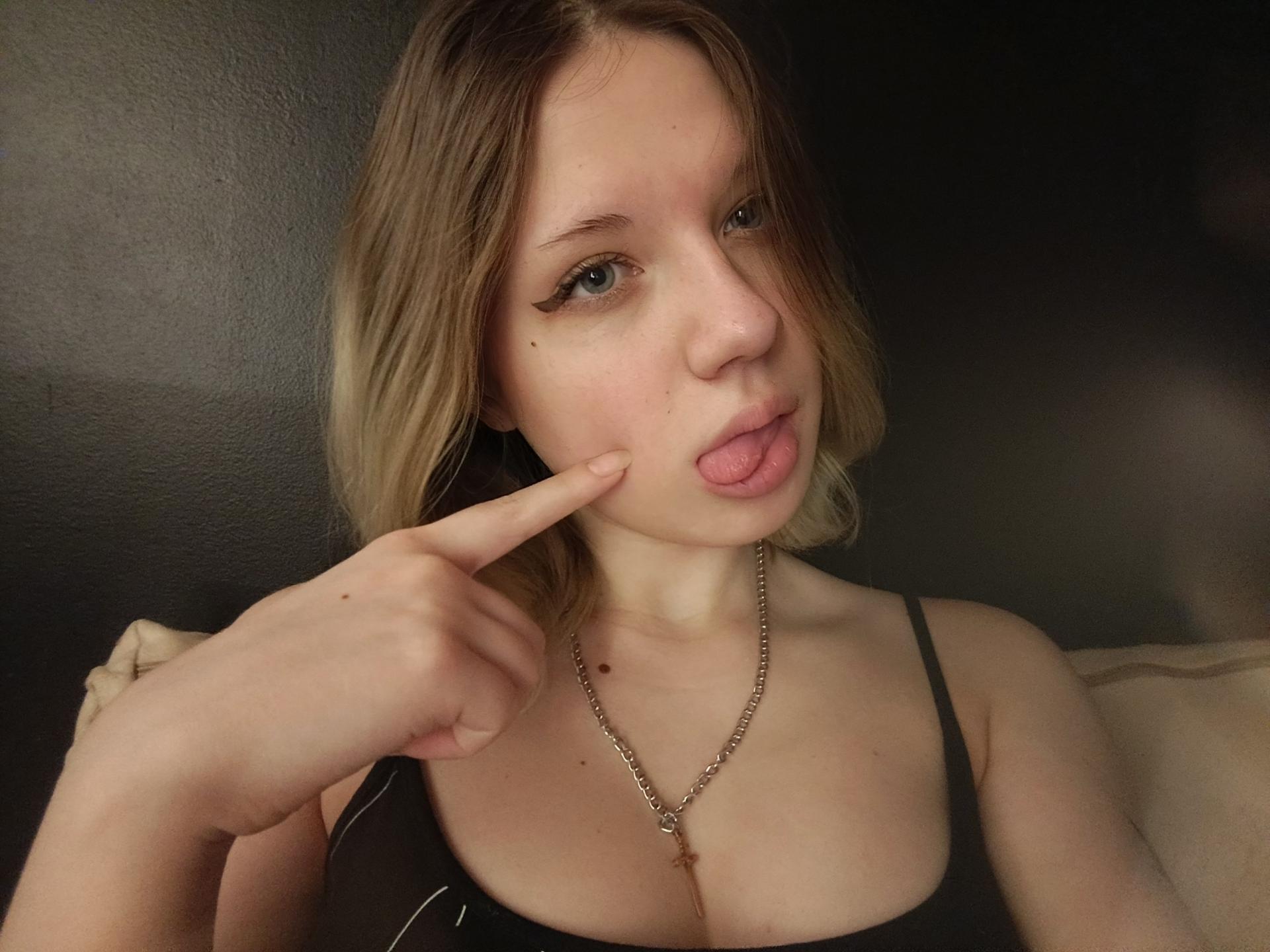 Image of cam model TameshaSchrimpf from XloveCam