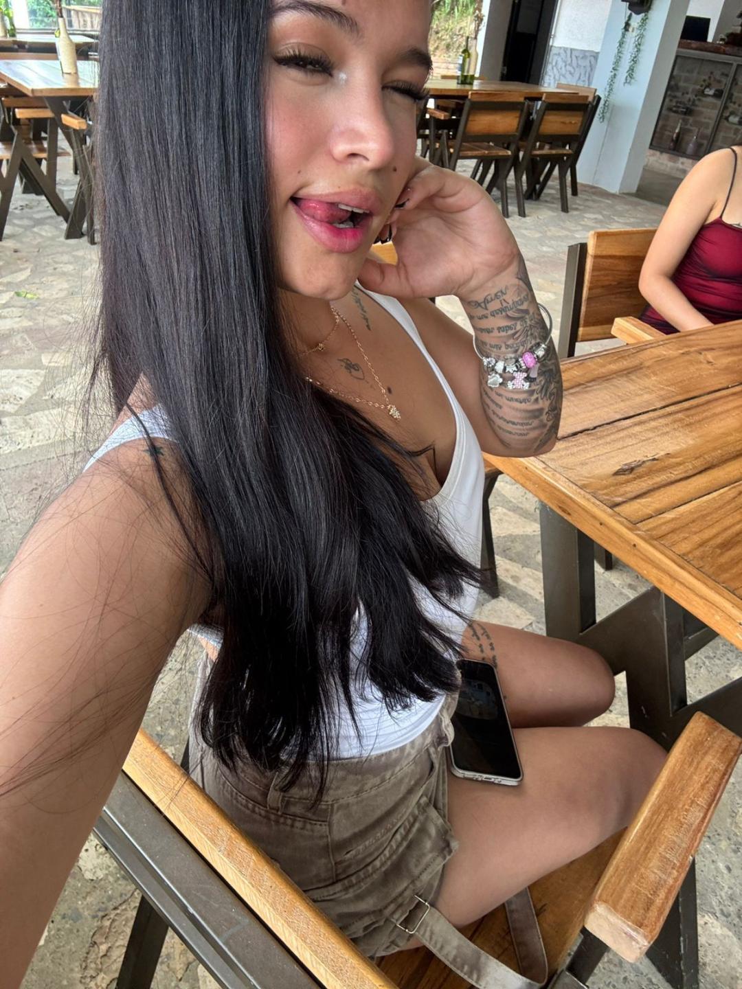 Image of cam model DulceRosier from XloveCam
