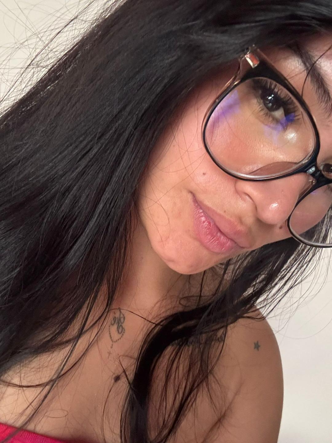 Image of cam model DulceRosier from XloveCam