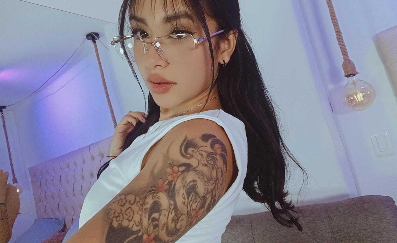 Image of cam model KatheLeclecr from XloveCam