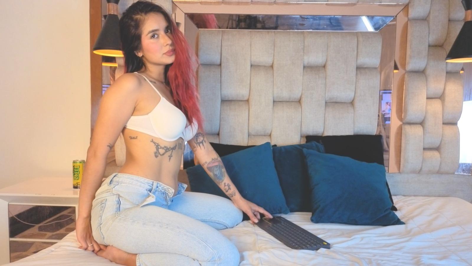 Image of cam model LeoFire from XloveCam