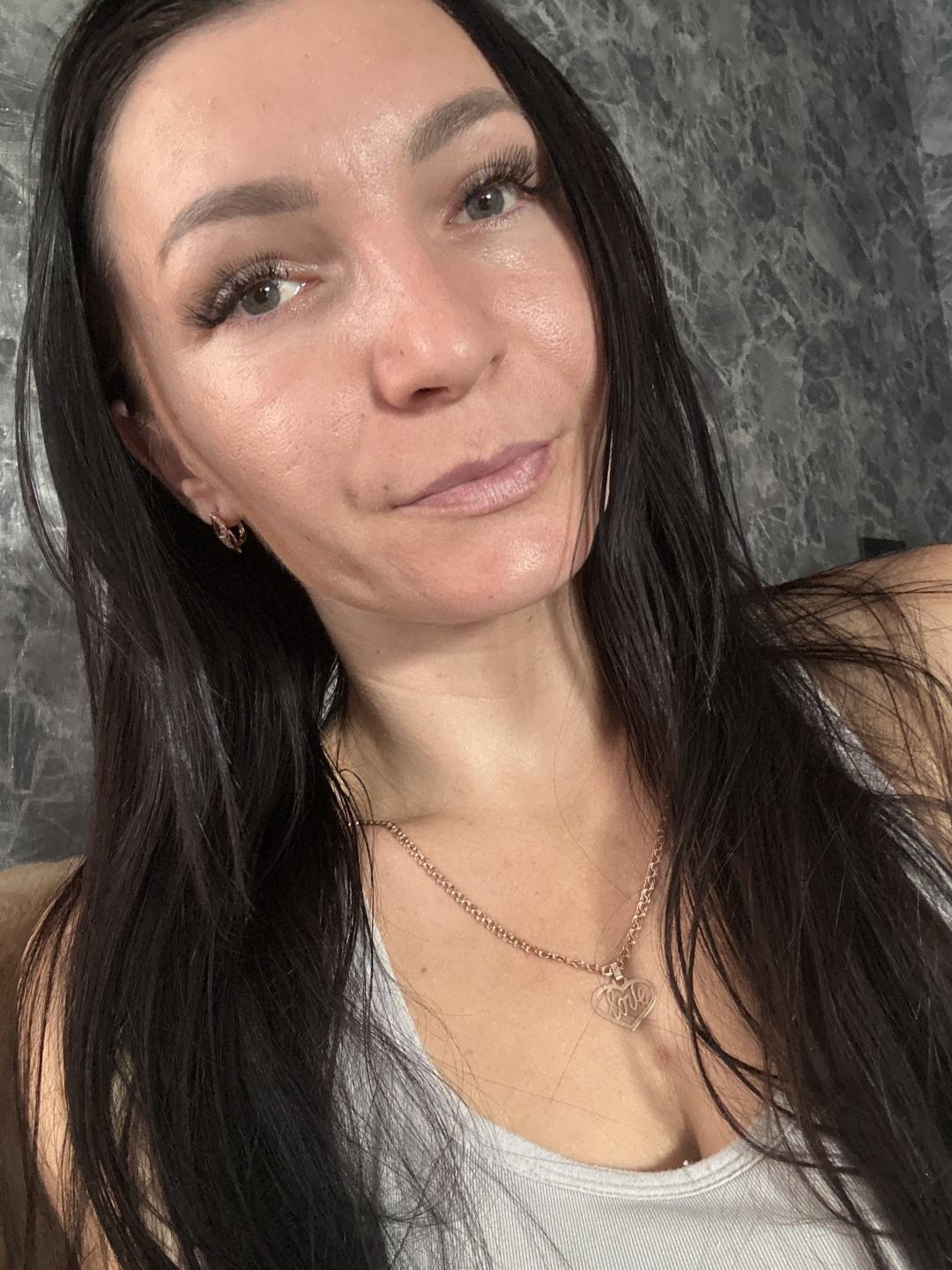 Image of cam model AdelaideLisa from XloveCam