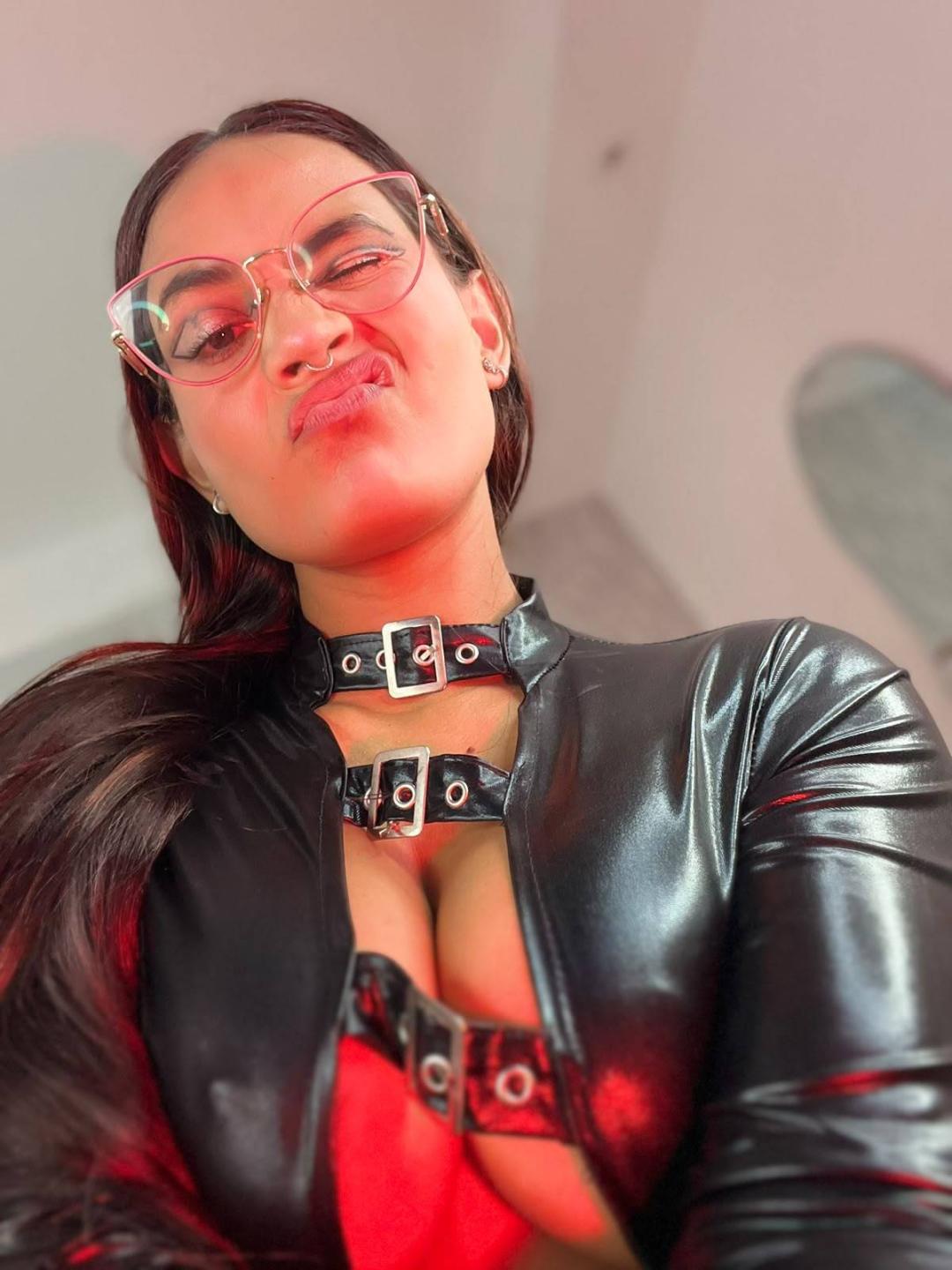 Image of cam model LilithRussoo from XloveCam