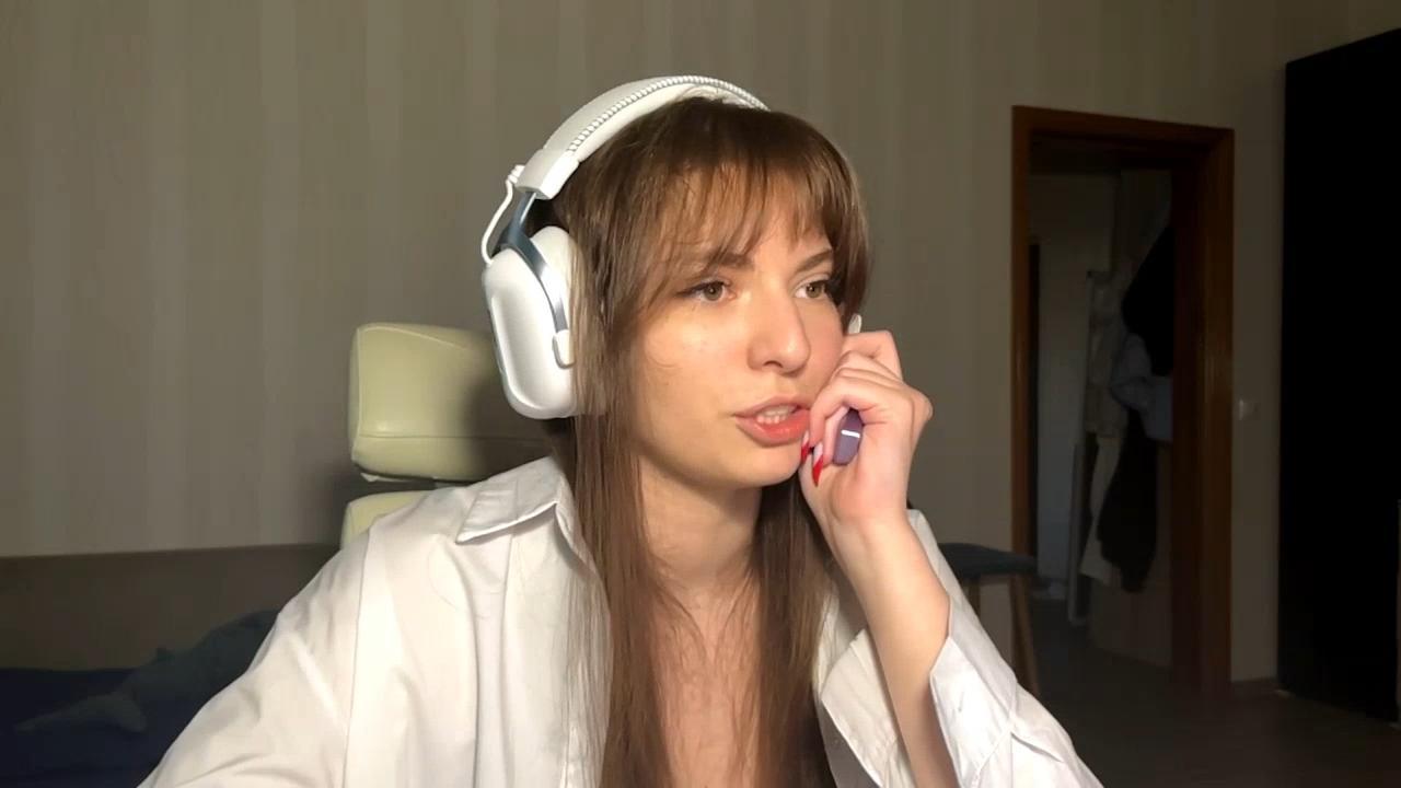 Image of cam model LeoneBrueske from XloveCam
